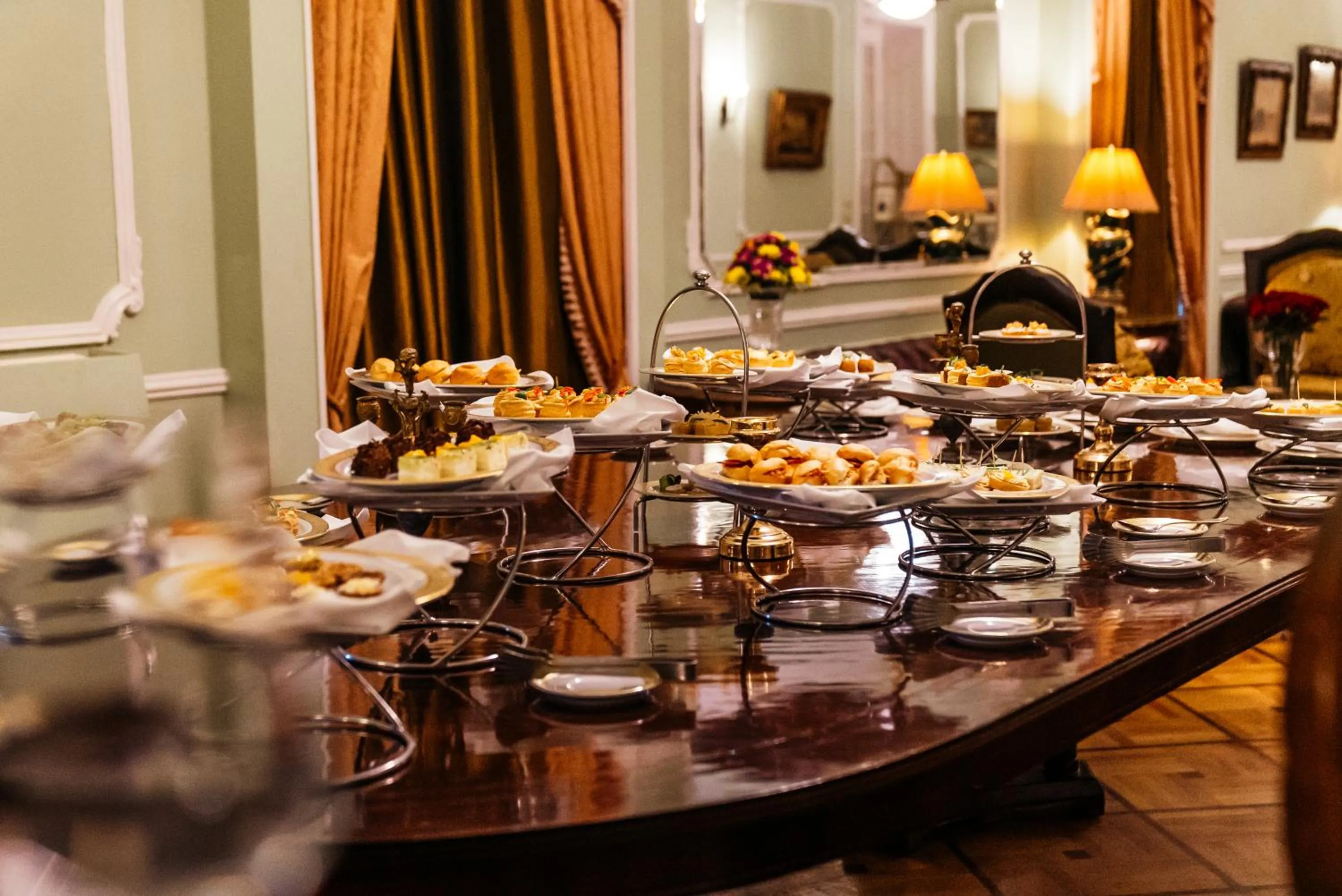 Food and drinks in Le Metropole Luxury Heritage Hotel Since 1902 by Paradise Inn Group
