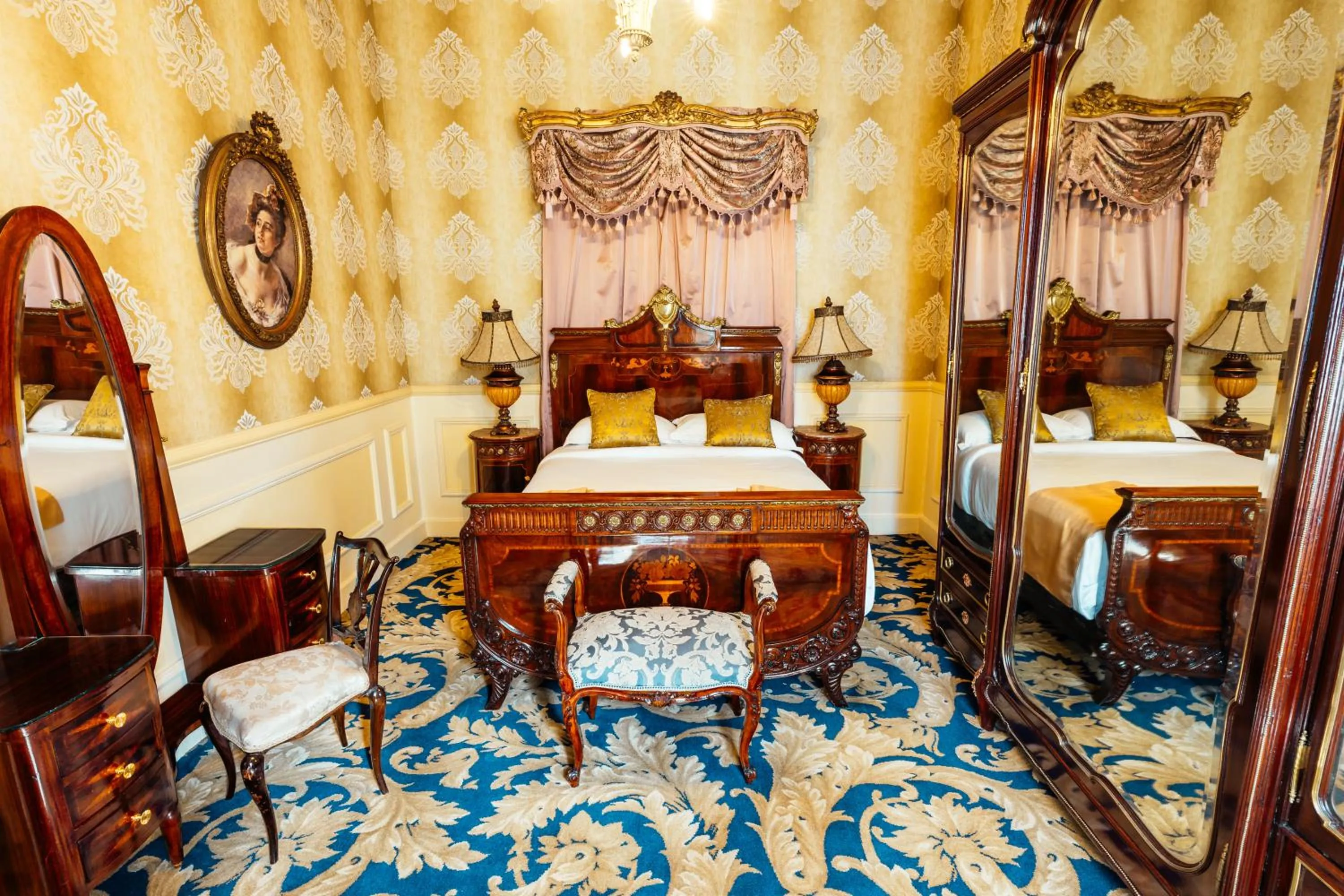 Photo of the whole room, Bed in Le Metropole Luxury Heritage Hotel Since 1902 by Paradise Inn Group