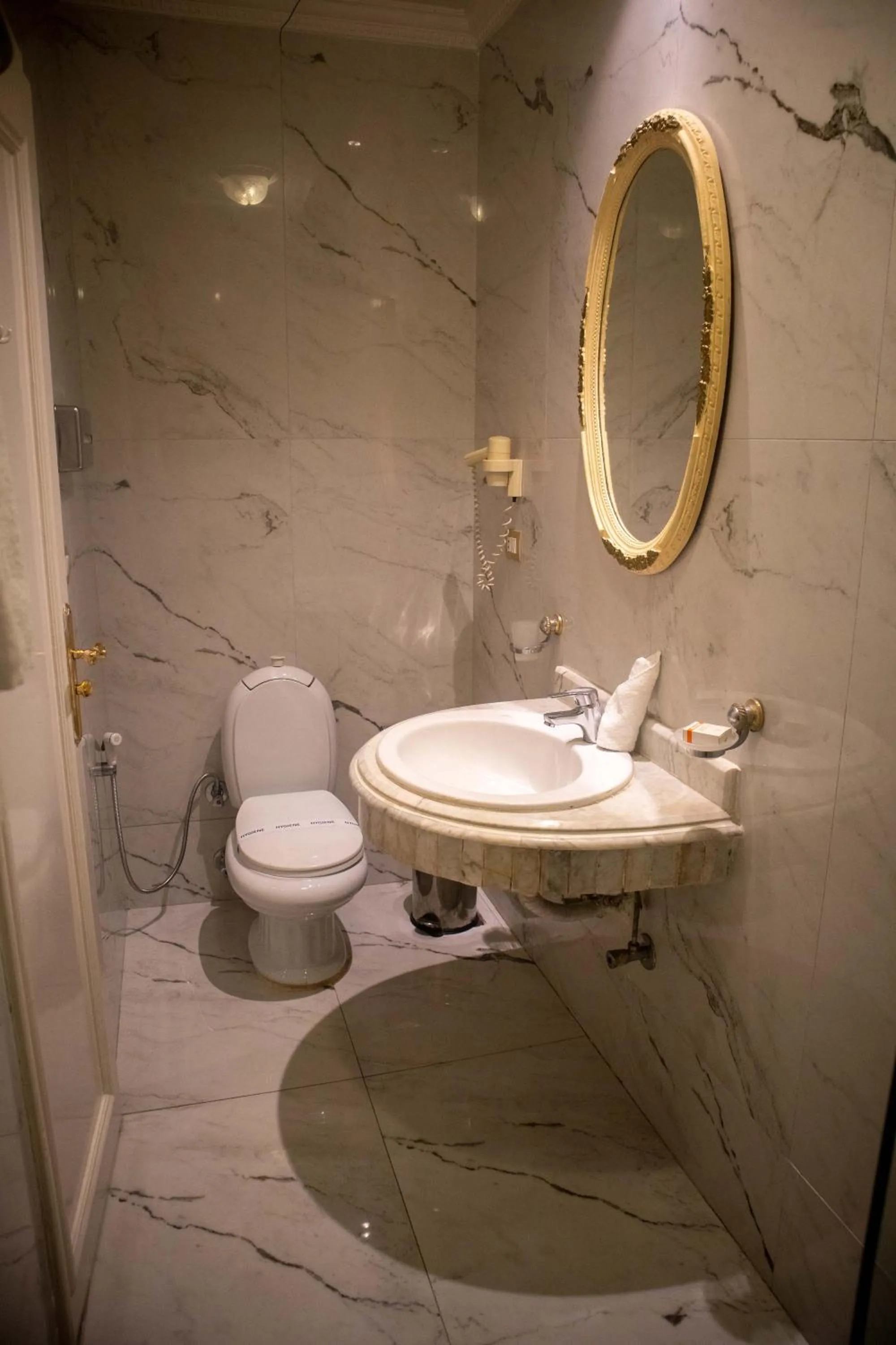 Bathroom in Le Metropole Luxury Heritage Hotel Since 1902 by Paradise Inn Group