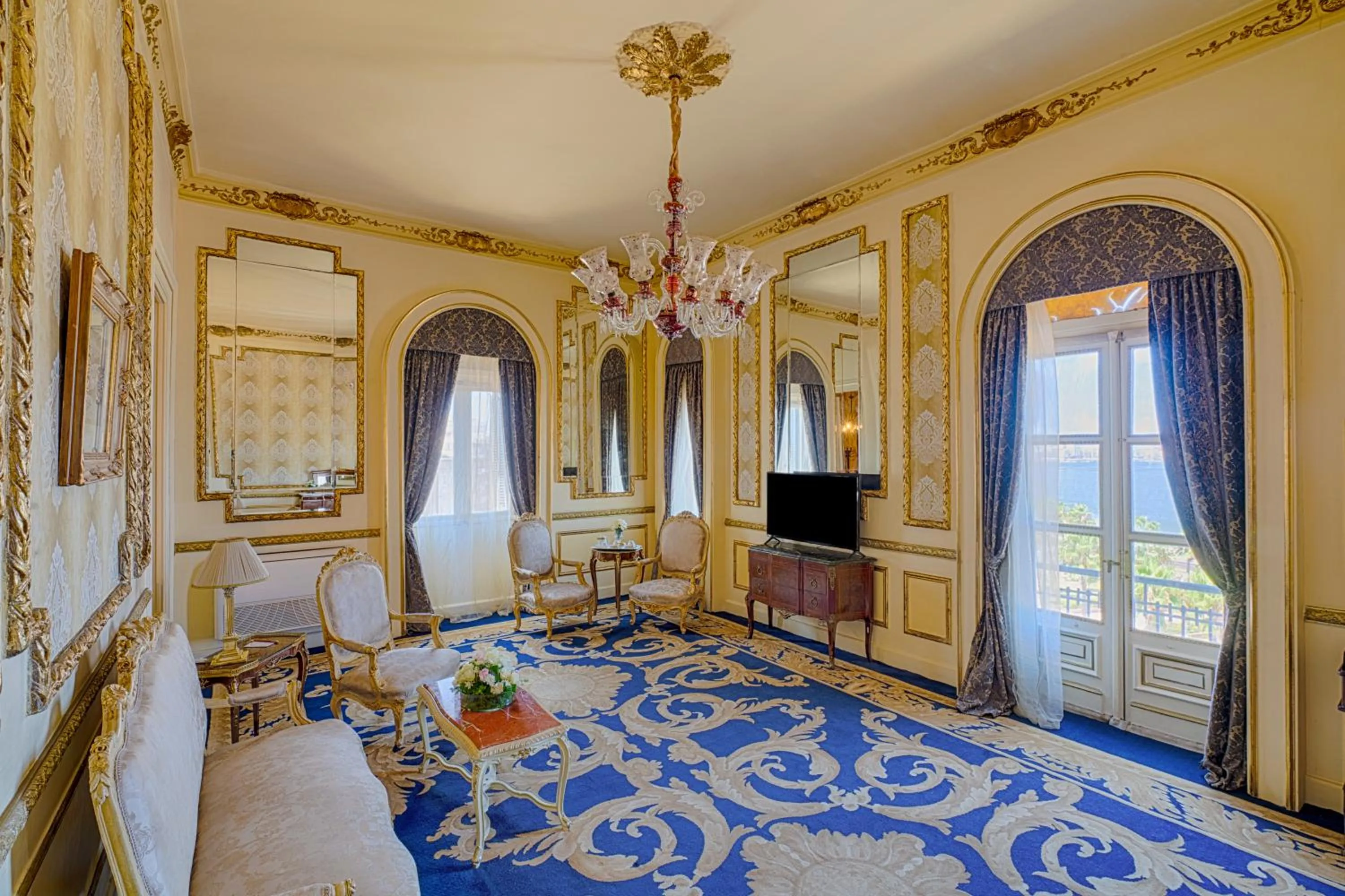Living room in Le Metropole Luxury Heritage Hotel Since 1902 by Paradise Inn Group