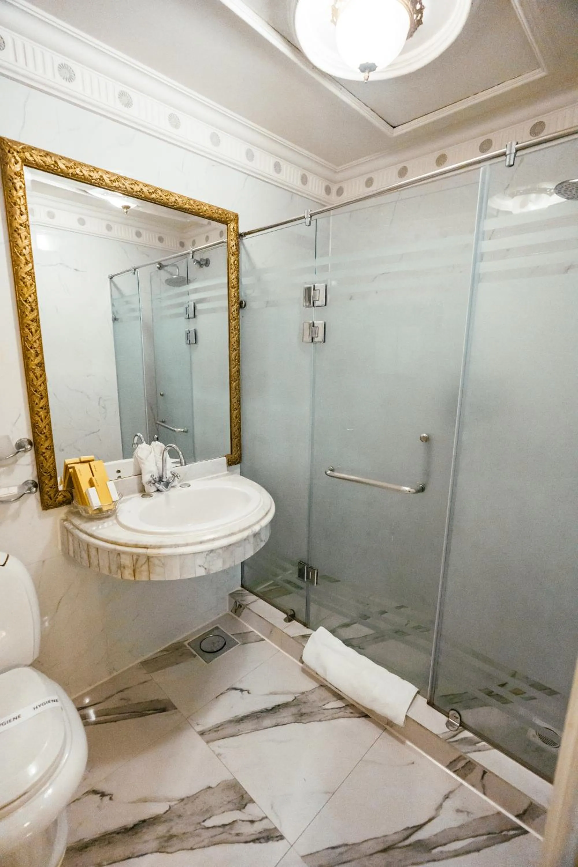 Bathroom in Le Metropole Luxury Heritage Hotel Since 1902 by Paradise Inn Group