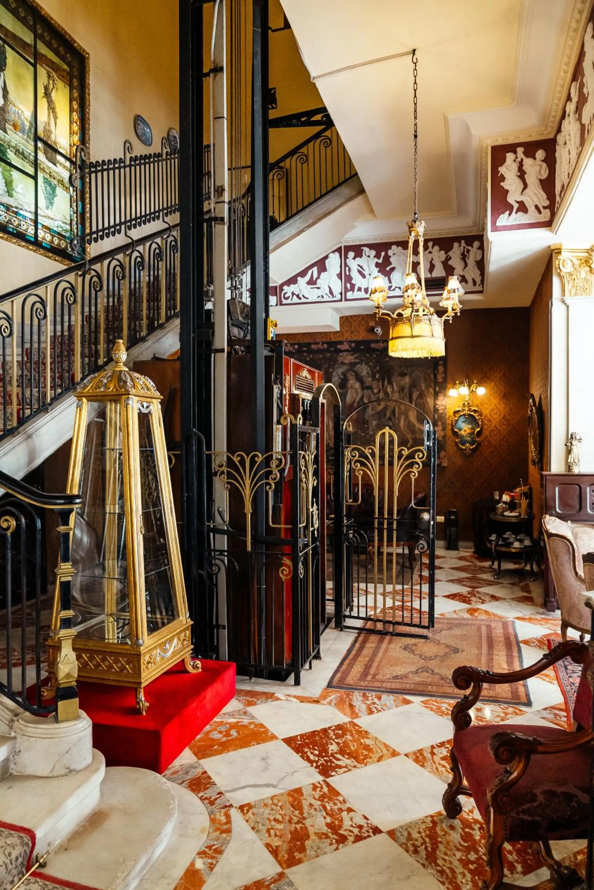 Lobby or reception in Le Metropole Luxury Heritage Hotel Since 1902 by Paradise Inn Group