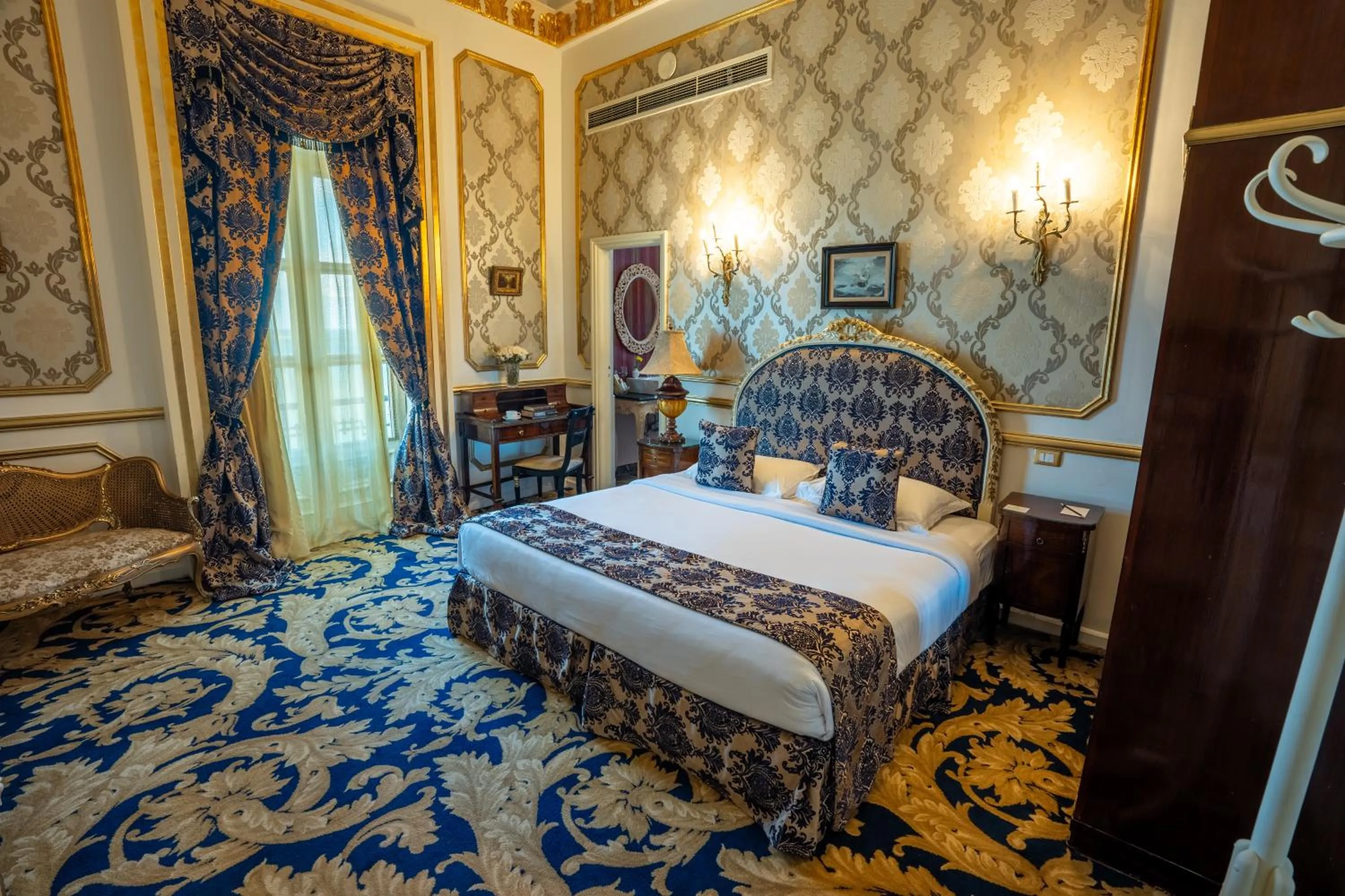 Photo of the whole room, Bed in Le Metropole Luxury Heritage Hotel Since 1902 by Paradise Inn Group