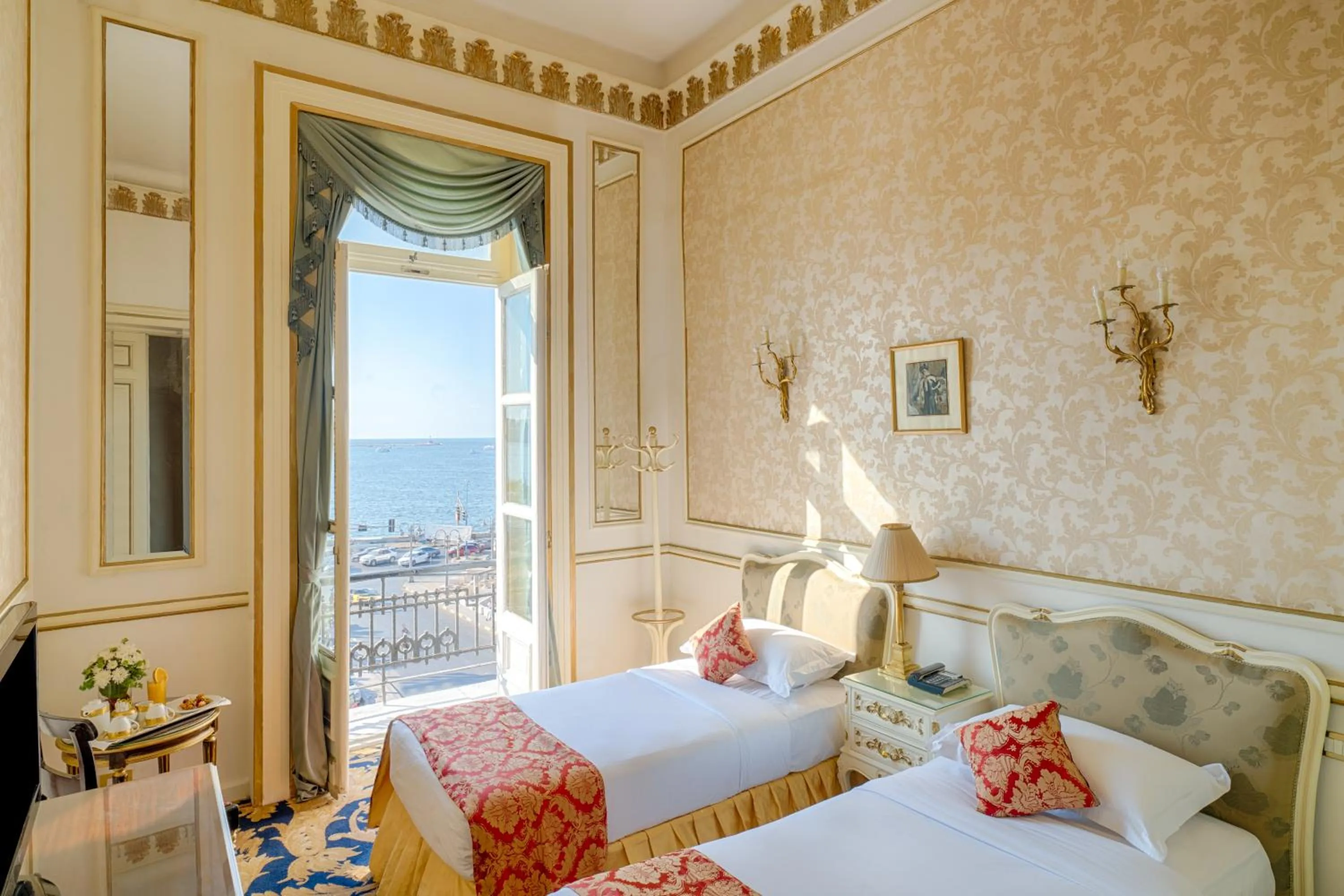 Photo of the whole room, Bed in Le Metropole Luxury Heritage Hotel Since 1902 by Paradise Inn Group