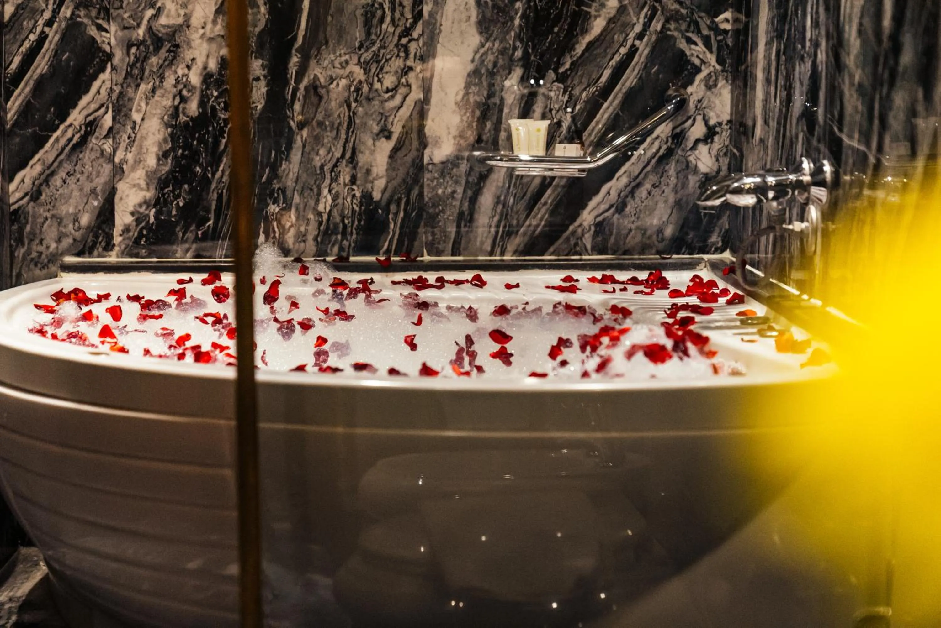 Bathroom in Le Metropole Luxury Heritage Hotel Since 1902 by Paradise Inn Group