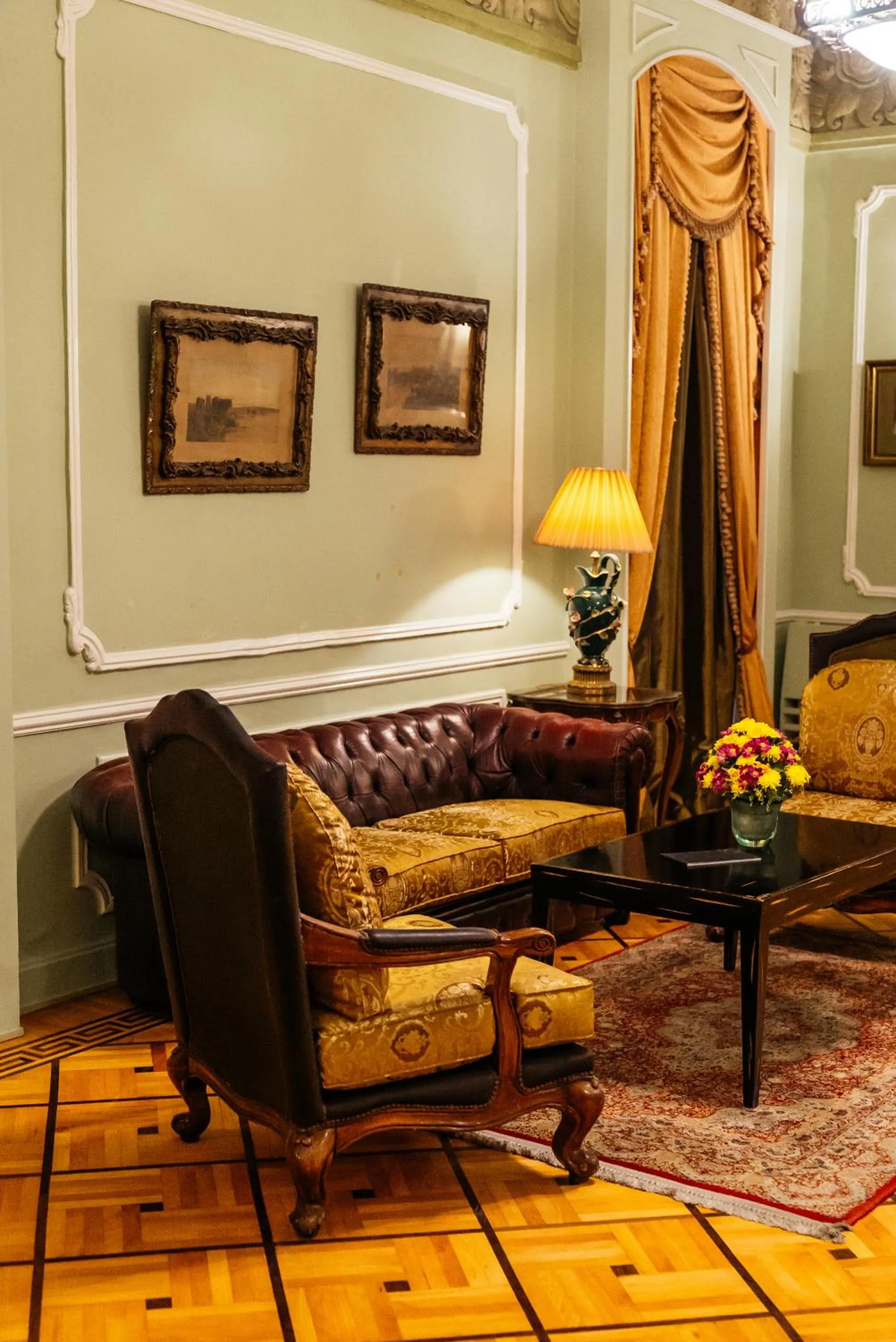 Seating area in Le Metropole Luxury Heritage Hotel Since 1902 by Paradise Inn Group