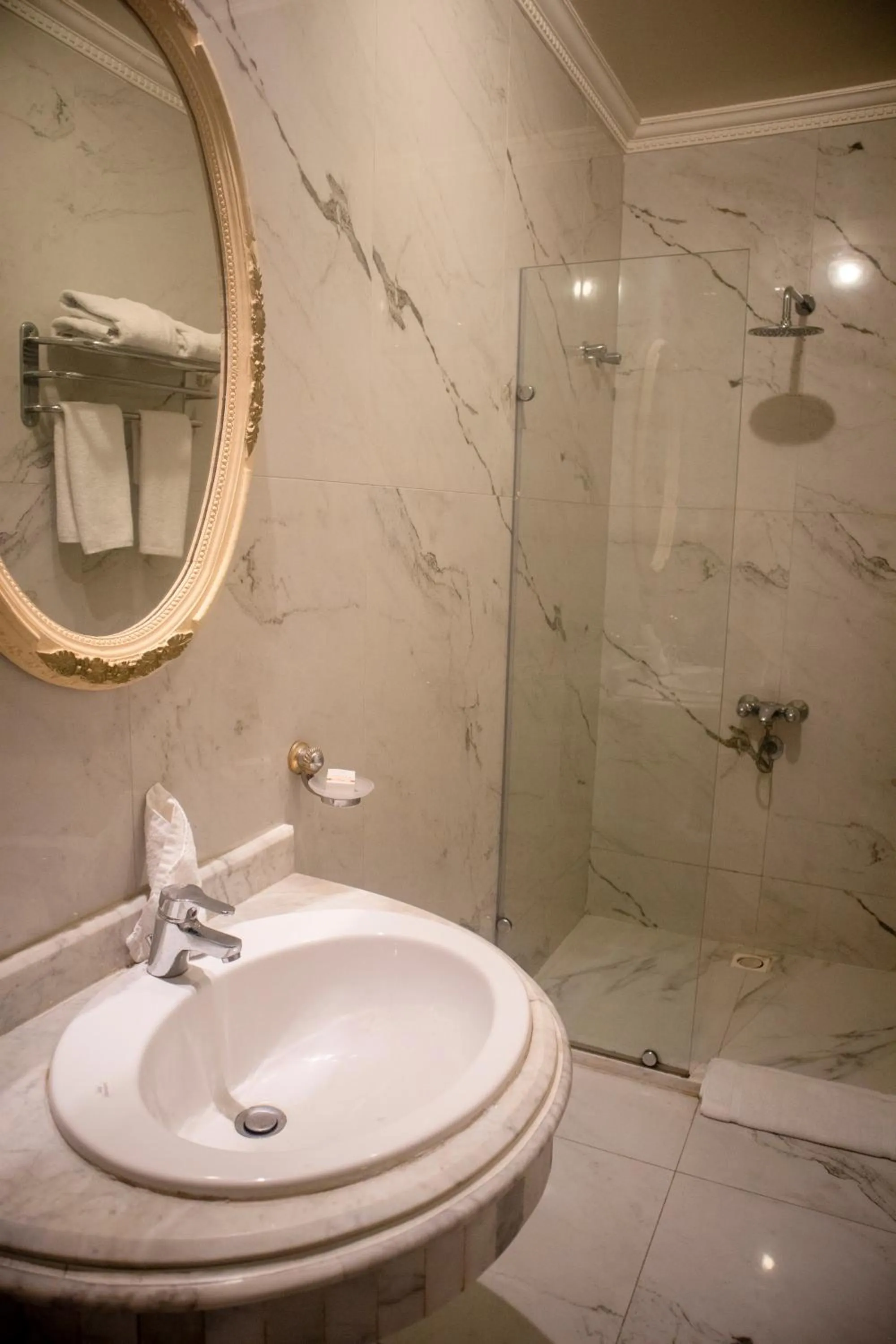 Bathroom in Le Metropole Luxury Heritage Hotel Since 1902 by Paradise Inn Group