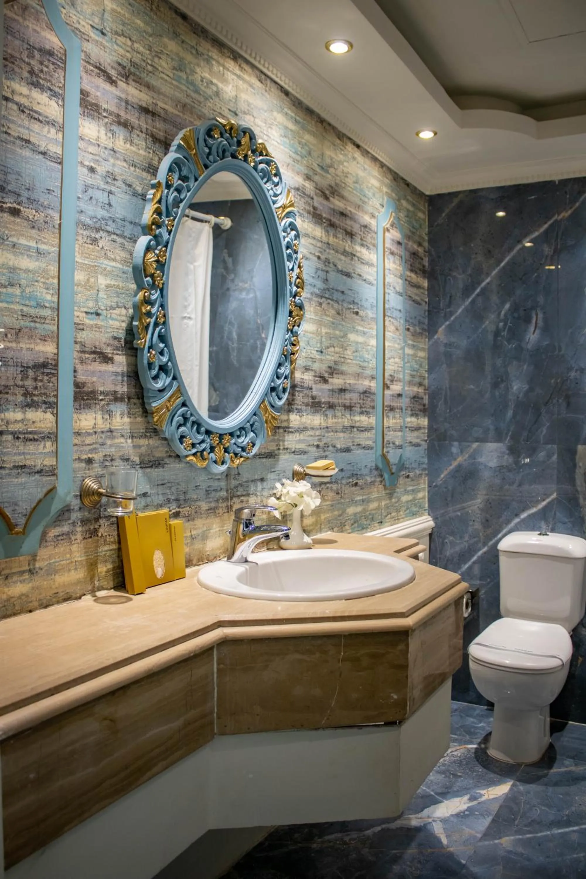 Bathroom in Windsor Palace Luxury Heritage Hotel Since 1906 by Paradise Inn Group