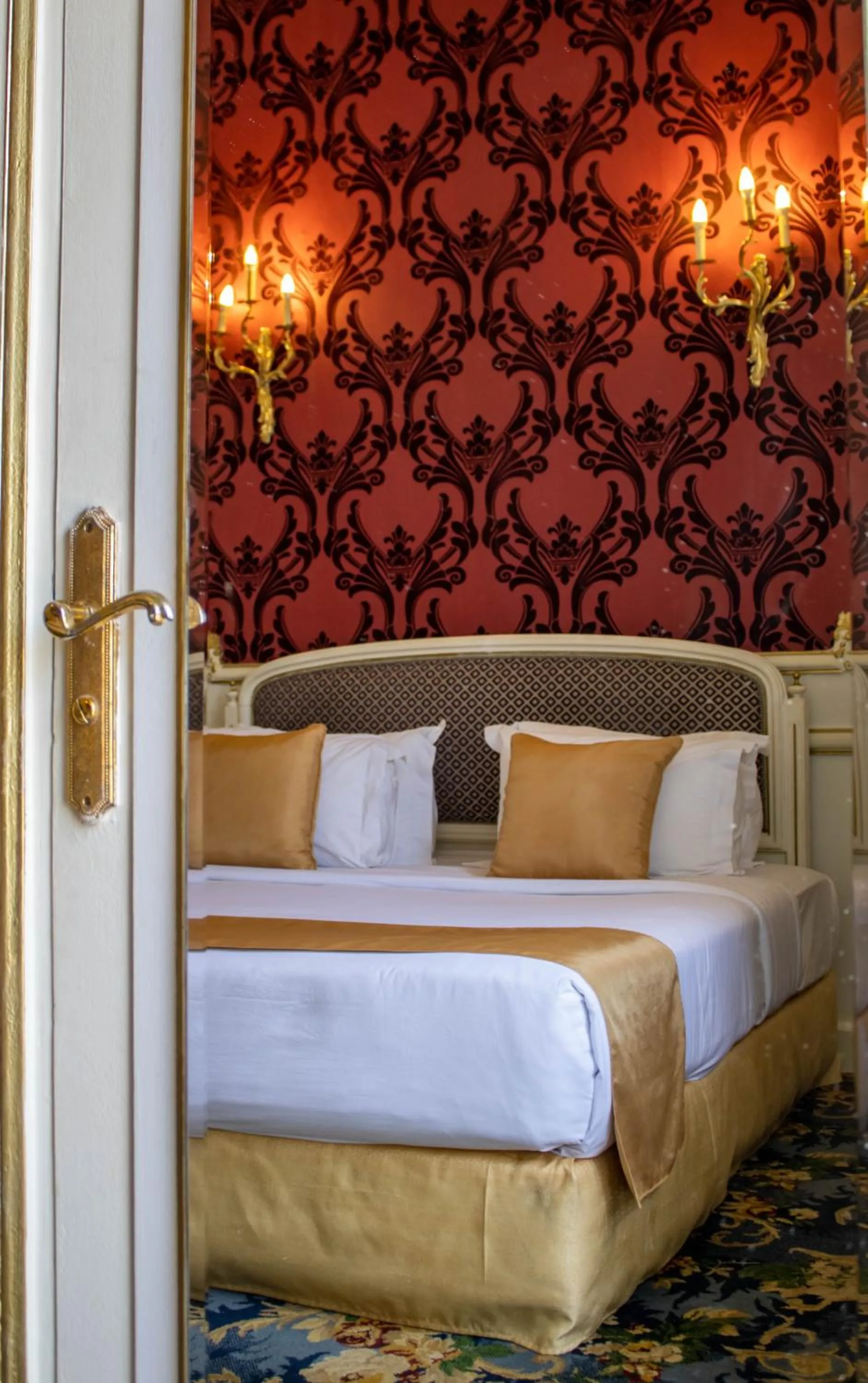 Bed in Windsor Palace Luxury Heritage Hotel Since 1906 by Paradise Inn Group