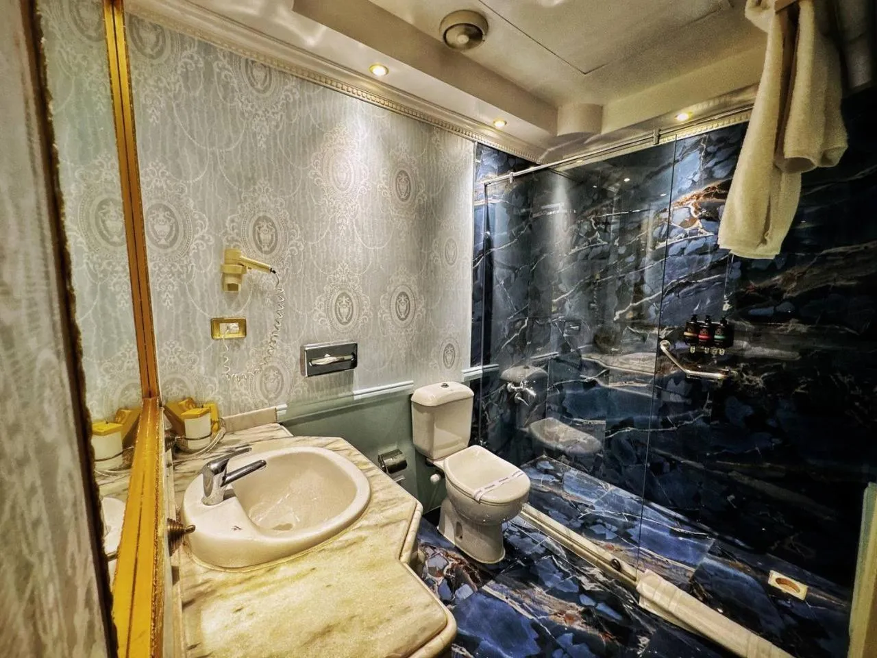 Bathroom in Windsor Palace Luxury Heritage Hotel Since 1906 by Paradise Inn Group