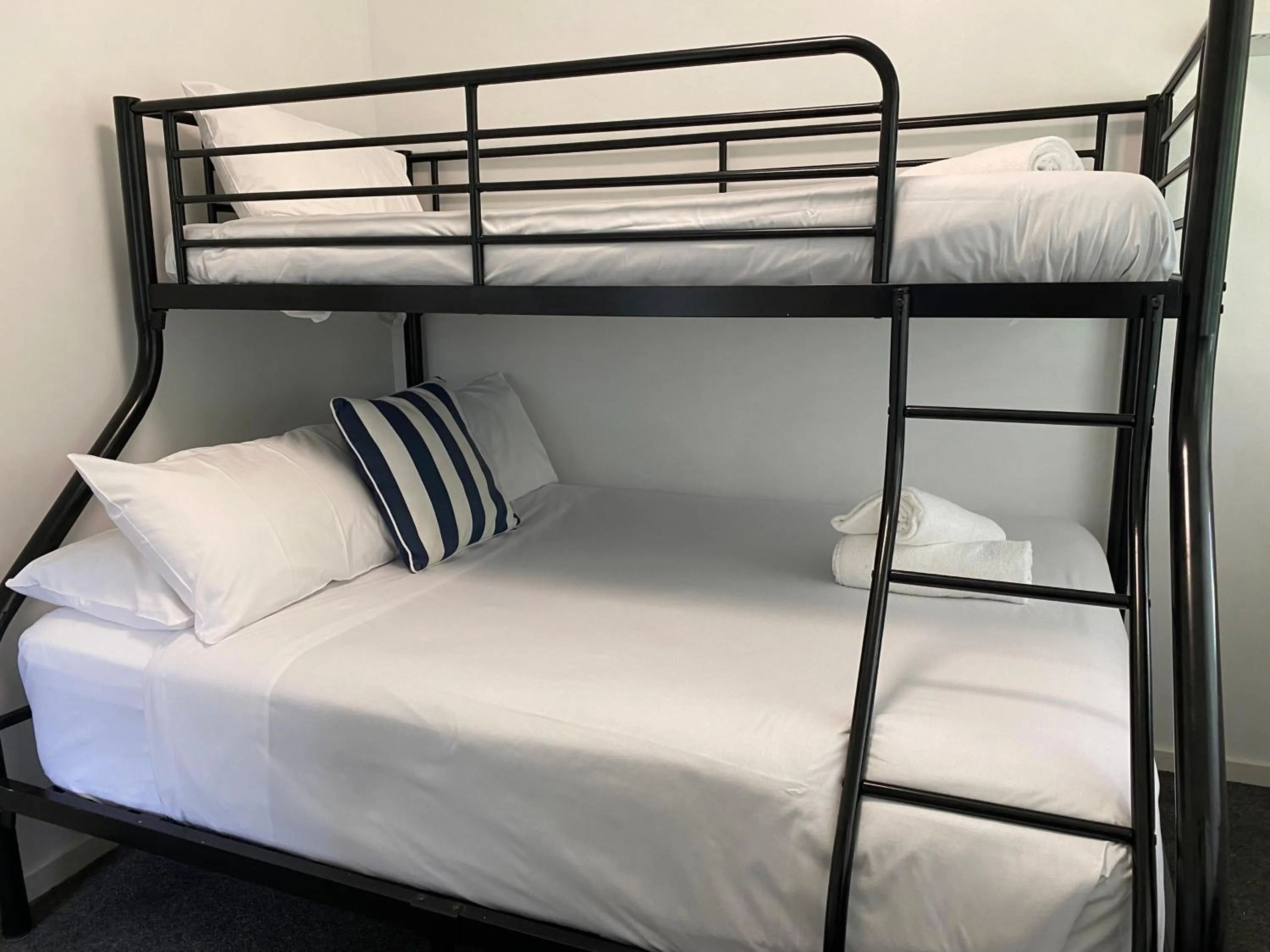 Bedroom, Bed in Serenity Diamond Beach