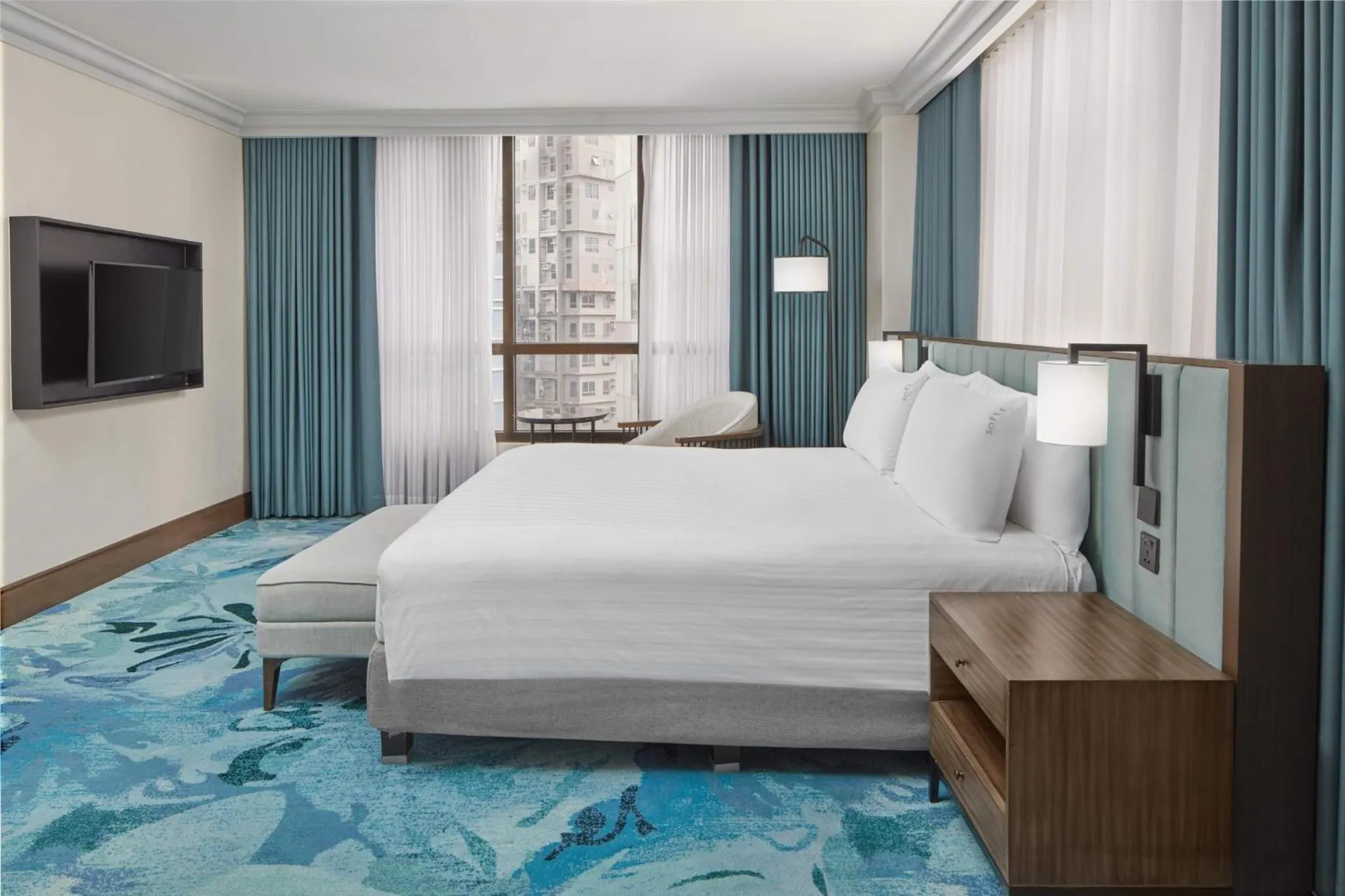 Photo of the whole room, Bed in Holiday Inn & Suites Manila Galleria by IHG