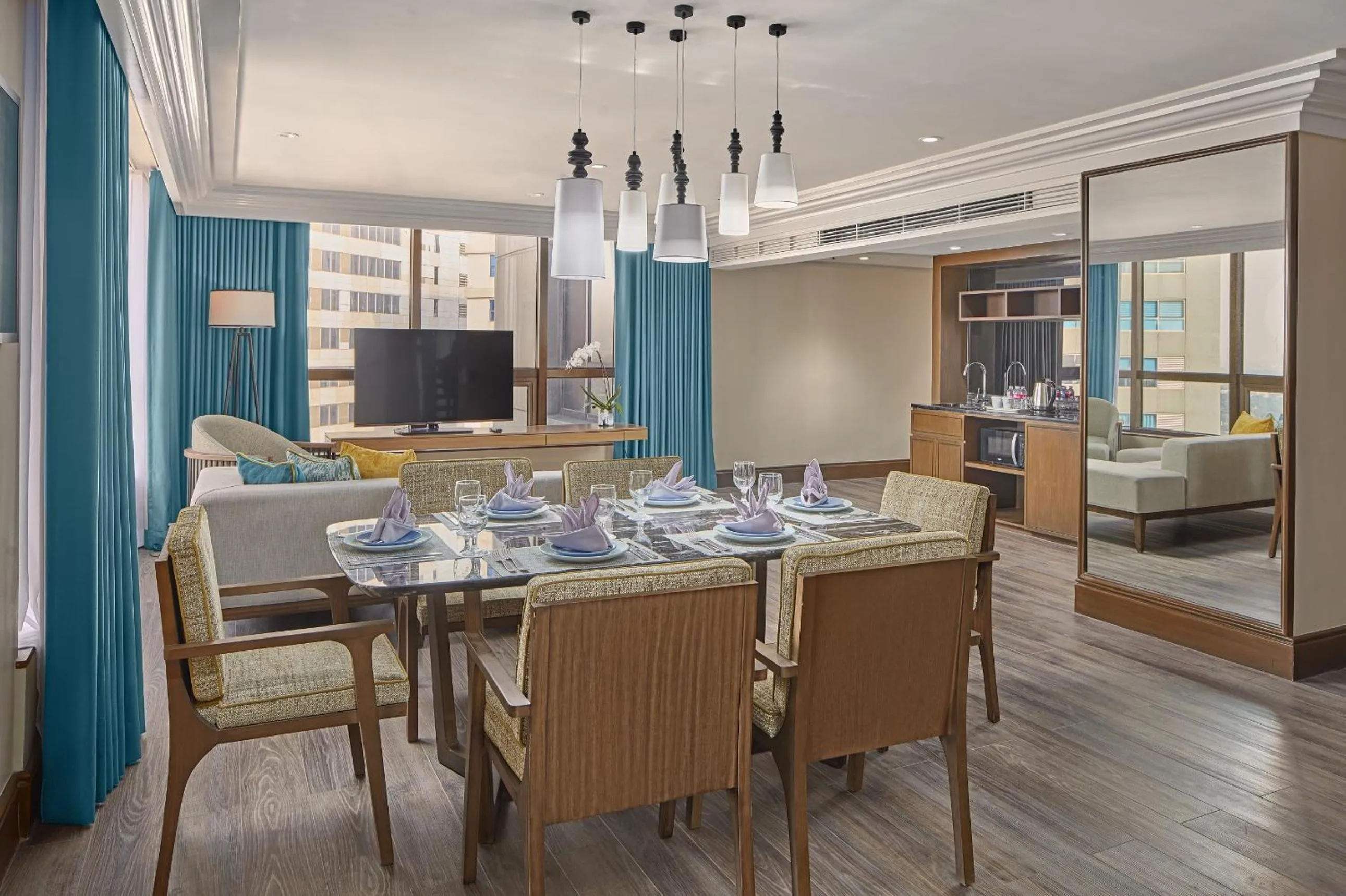 Living room in Holiday Inn & Suites Manila Galleria by IHG