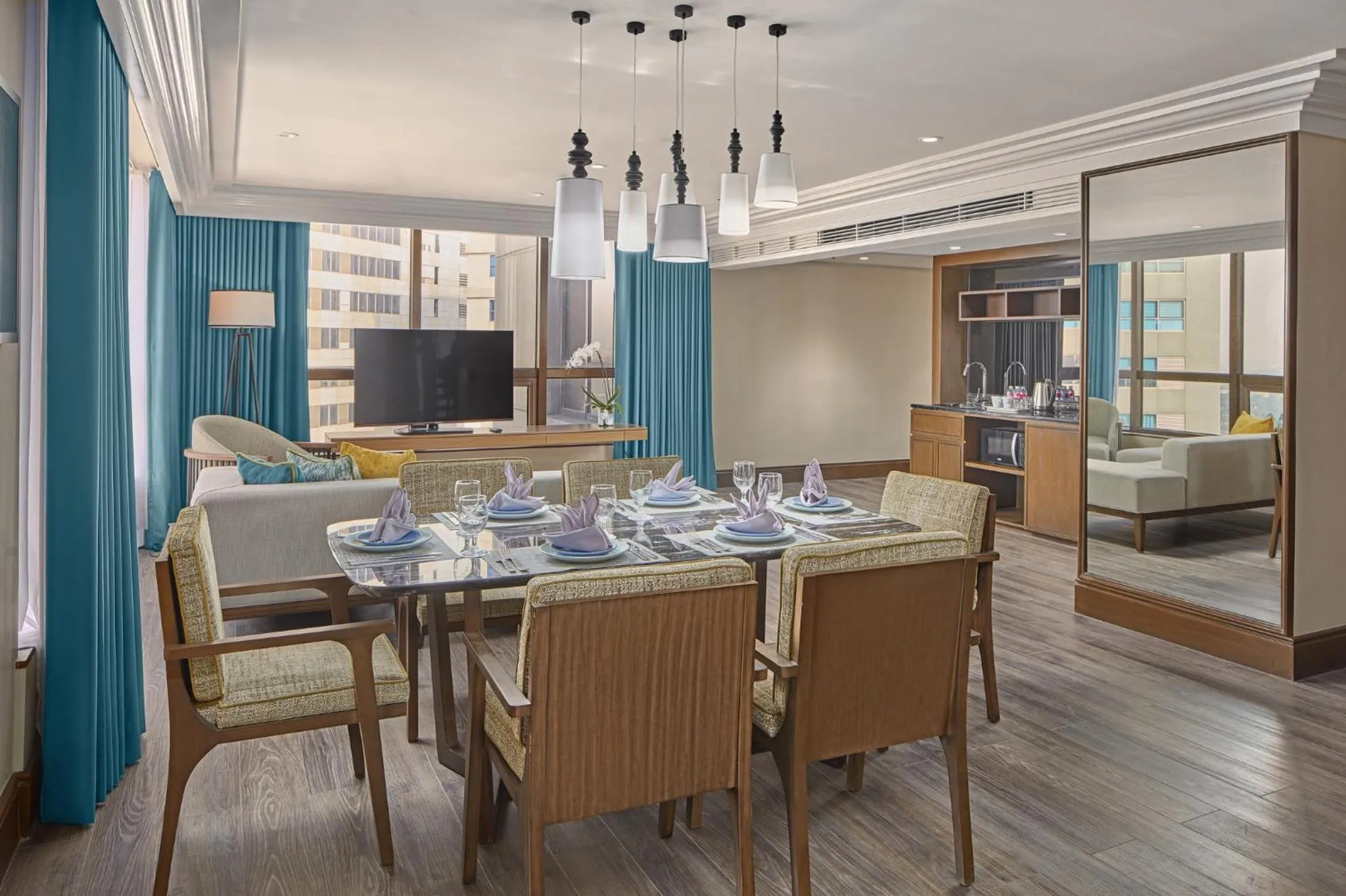 Photo of the whole room in Holiday Inn & Suites Manila Galleria by IHG