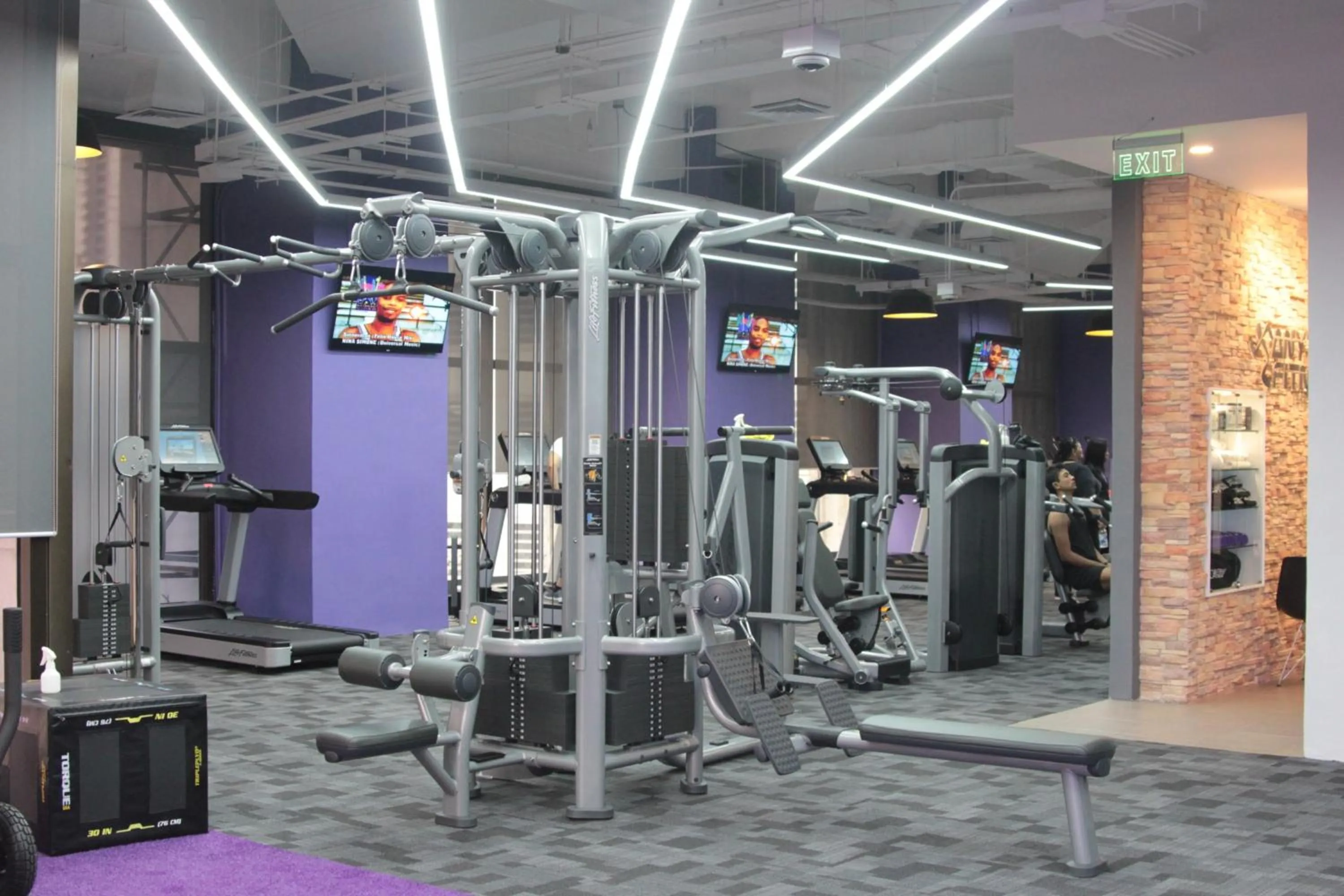 Fitness centre/facilities in Holiday Inn & Suites Manila Galleria by IHG