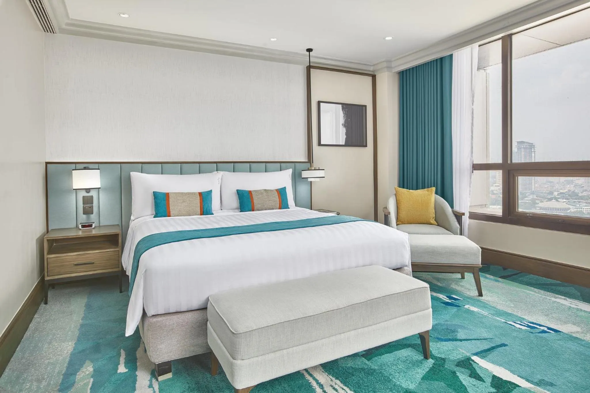 Photo of the whole room, Bed in Holiday Inn & Suites Manila Galleria by IHG