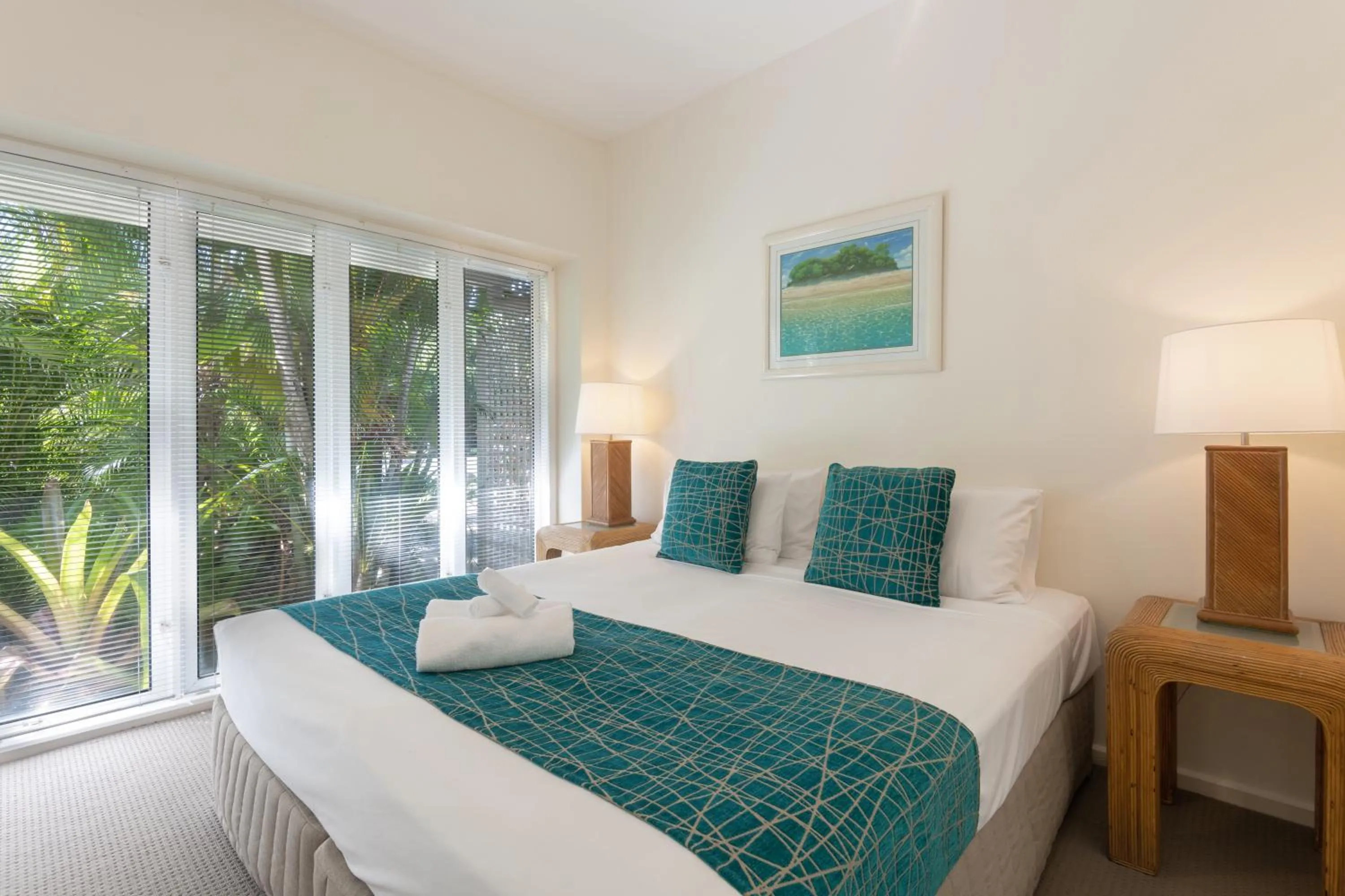 Bedroom, Bed in Balboa Apartments