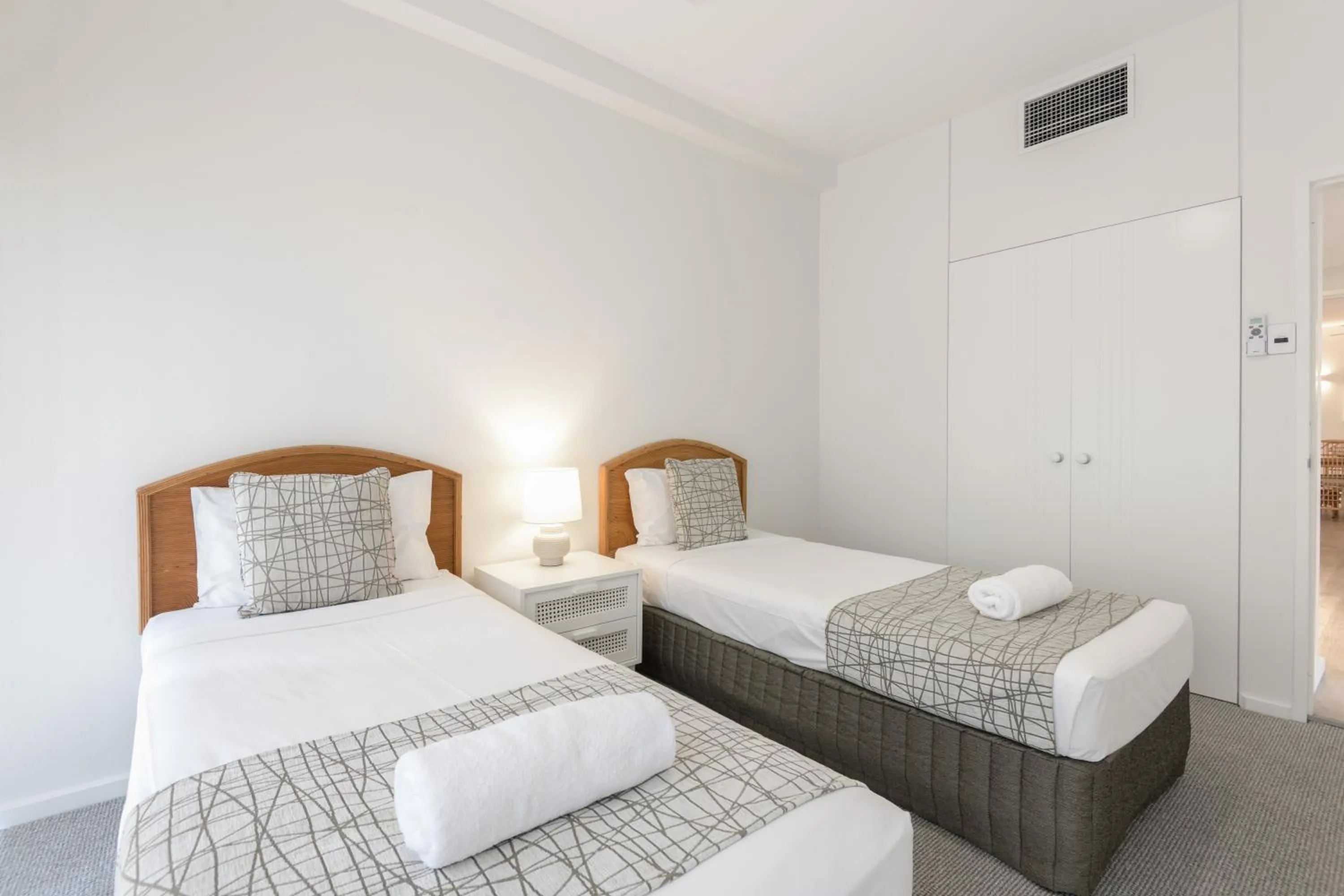 Bedroom, Bed in Balboa Apartments