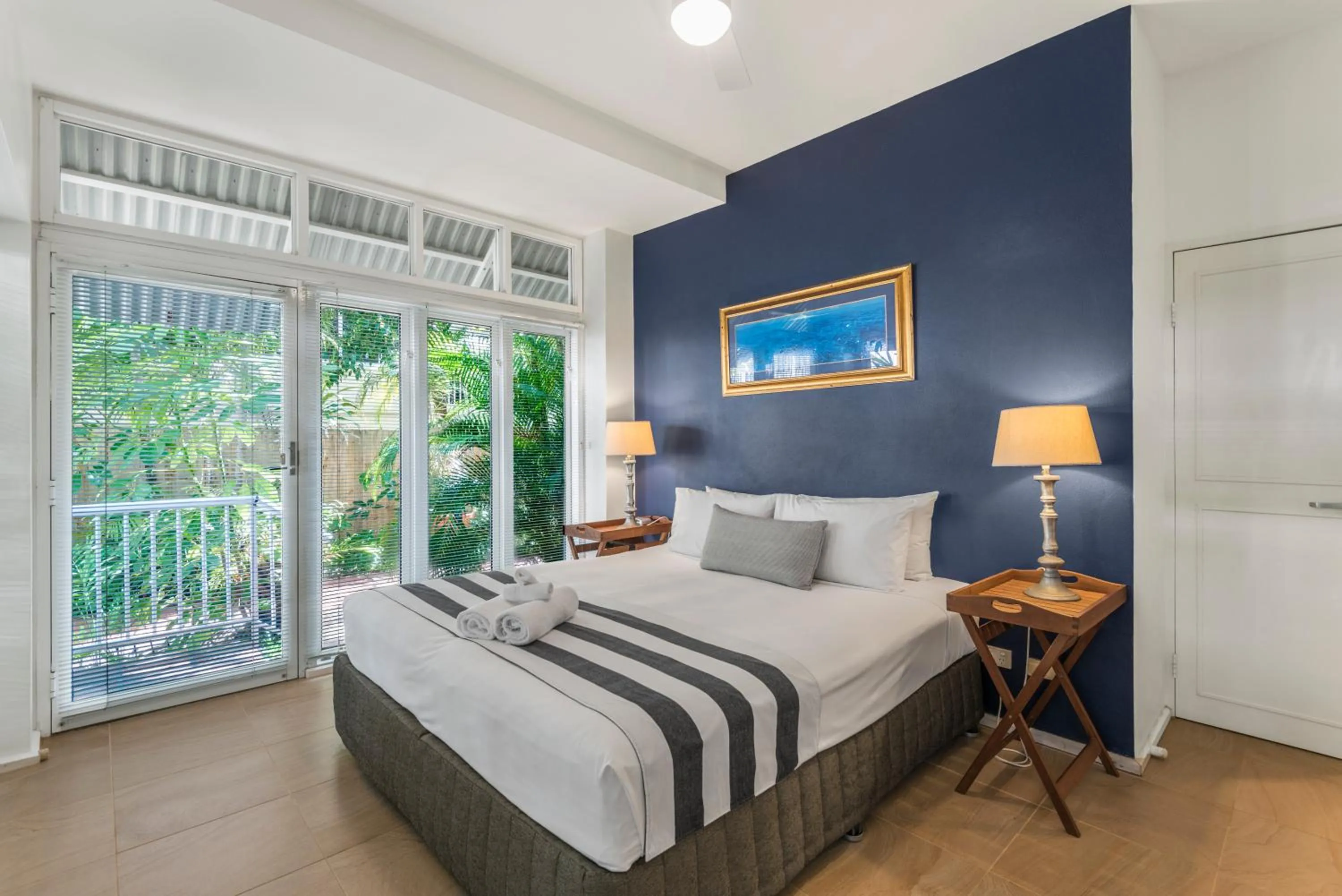 Bedroom, Bed in Balboa Apartments