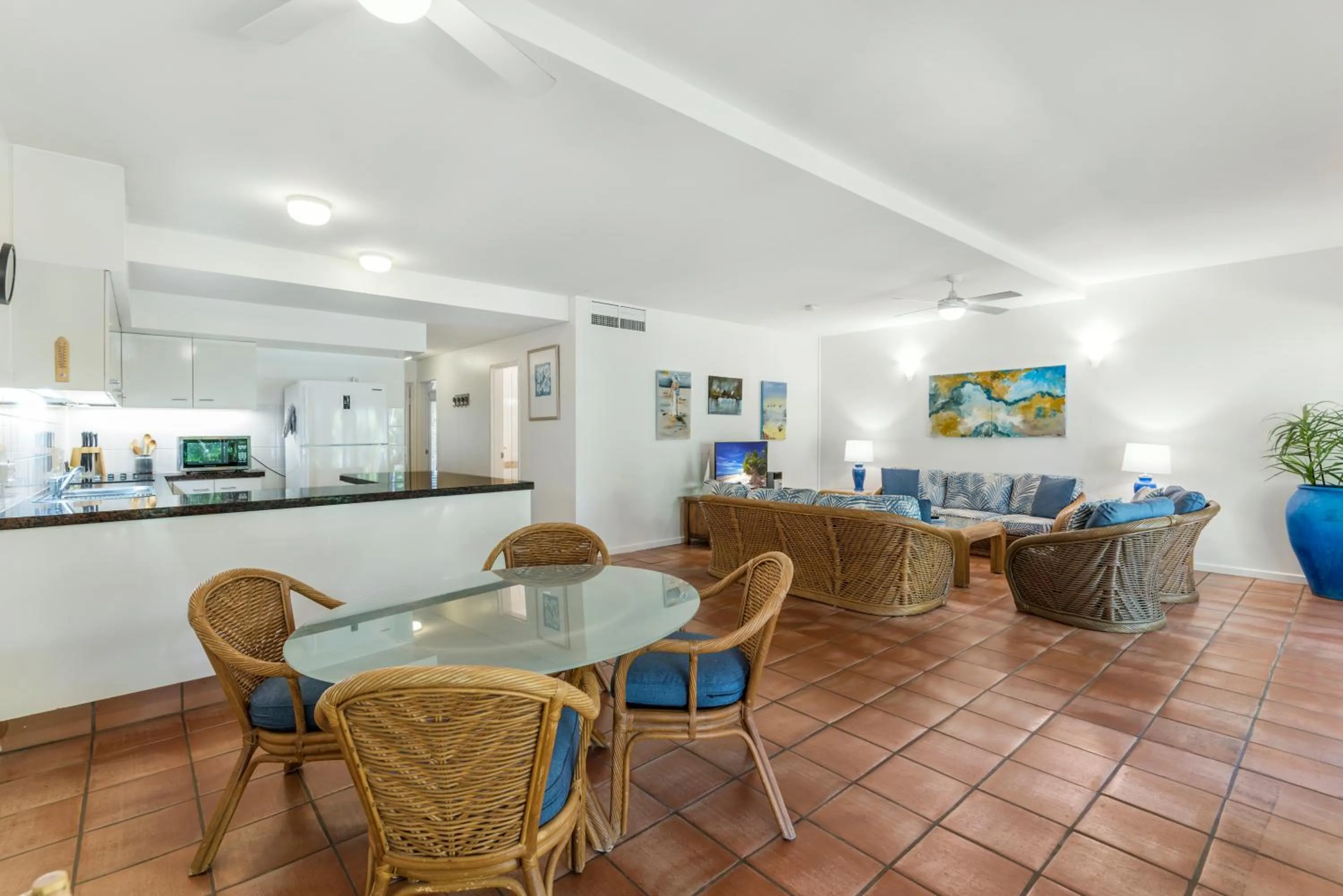 Dining area in Balboa Apartments