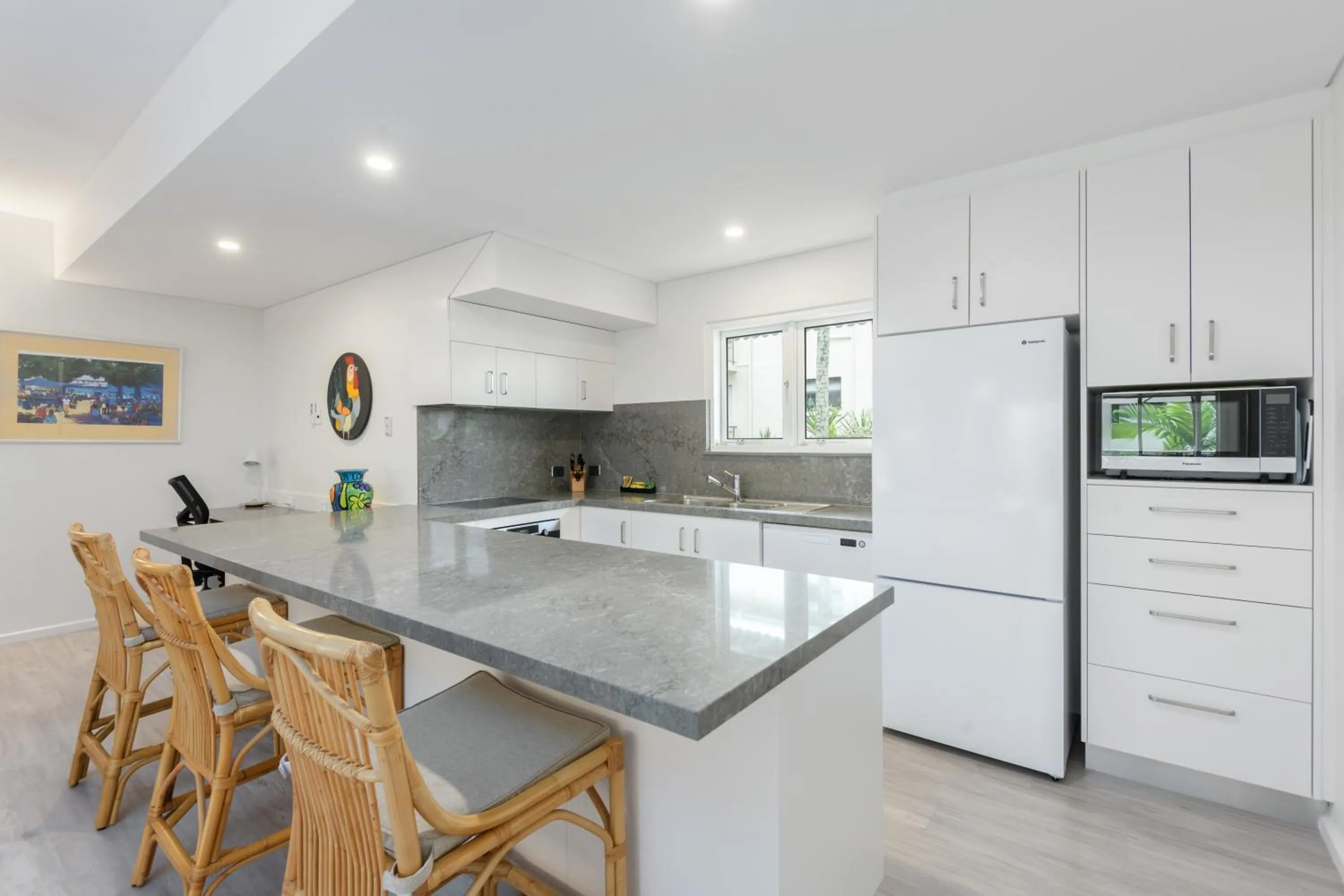 Kitchen or kitchenette in Balboa Apartments