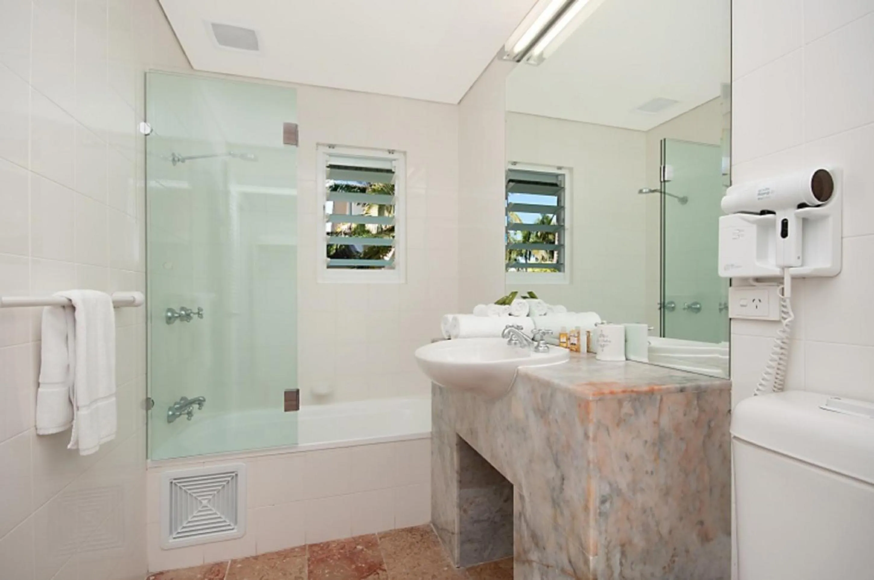 Bathroom in Balboa Apartments