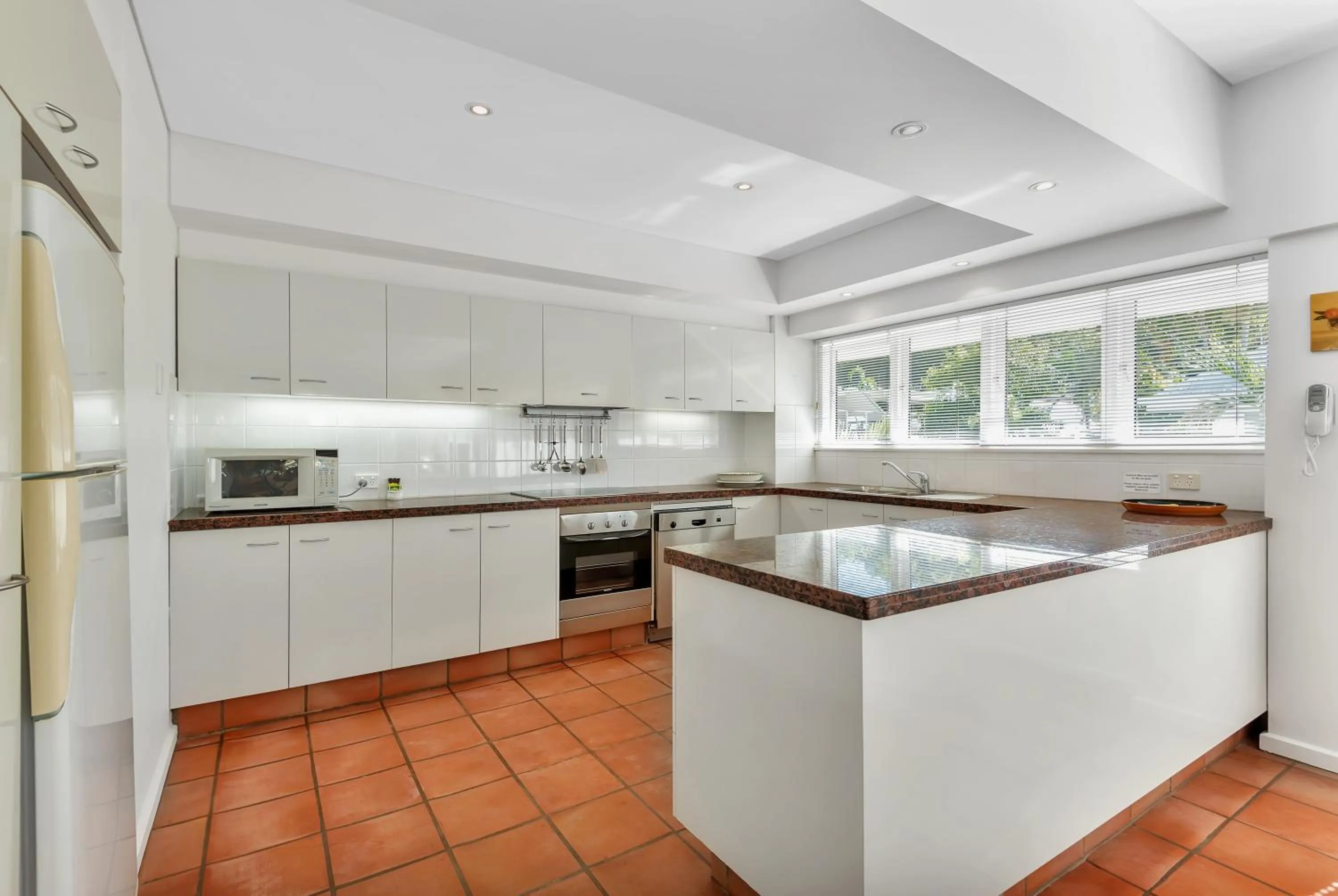 Kitchen or kitchenette in Balboa Apartments