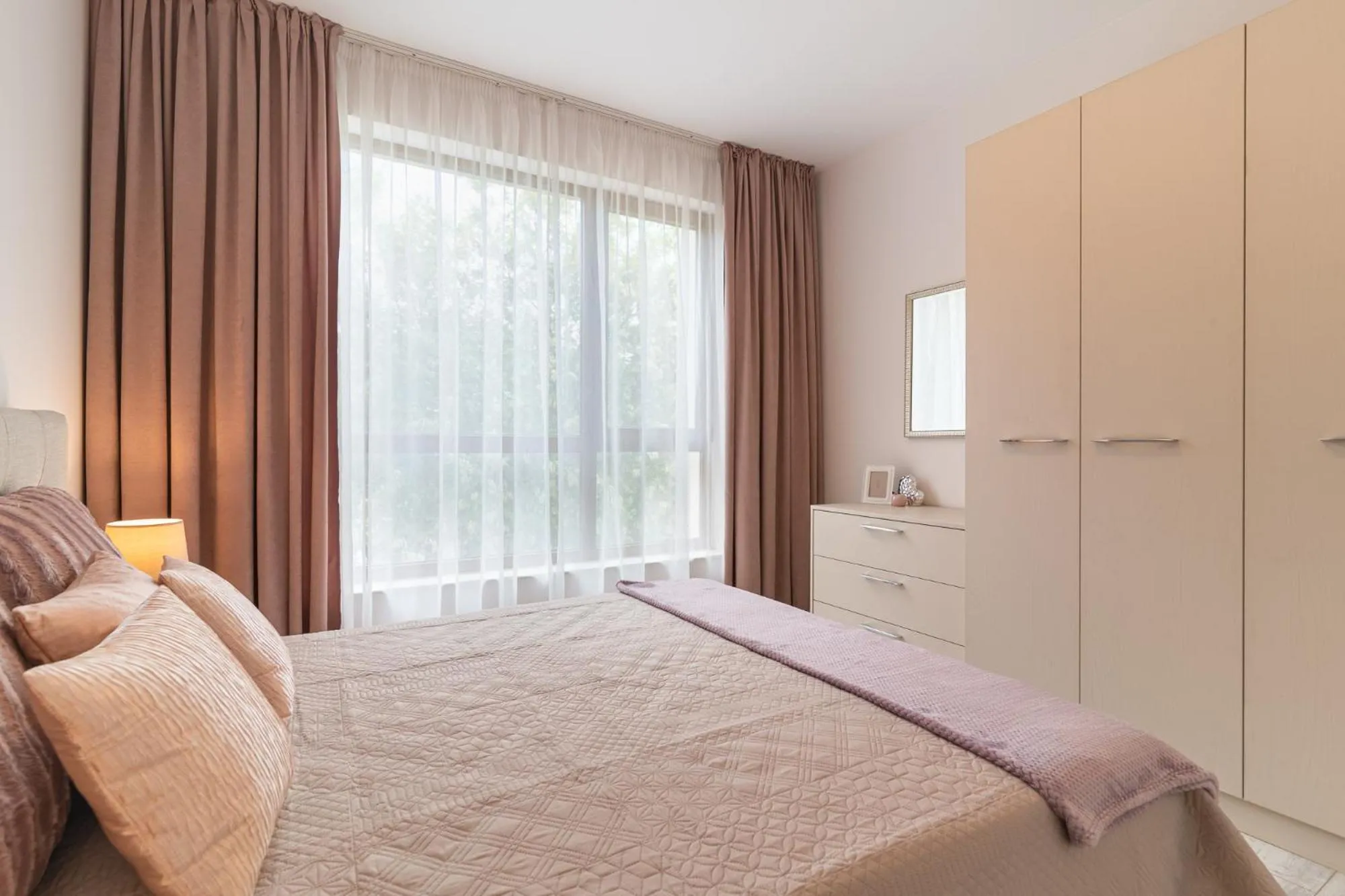 Bed in La Mer Residence