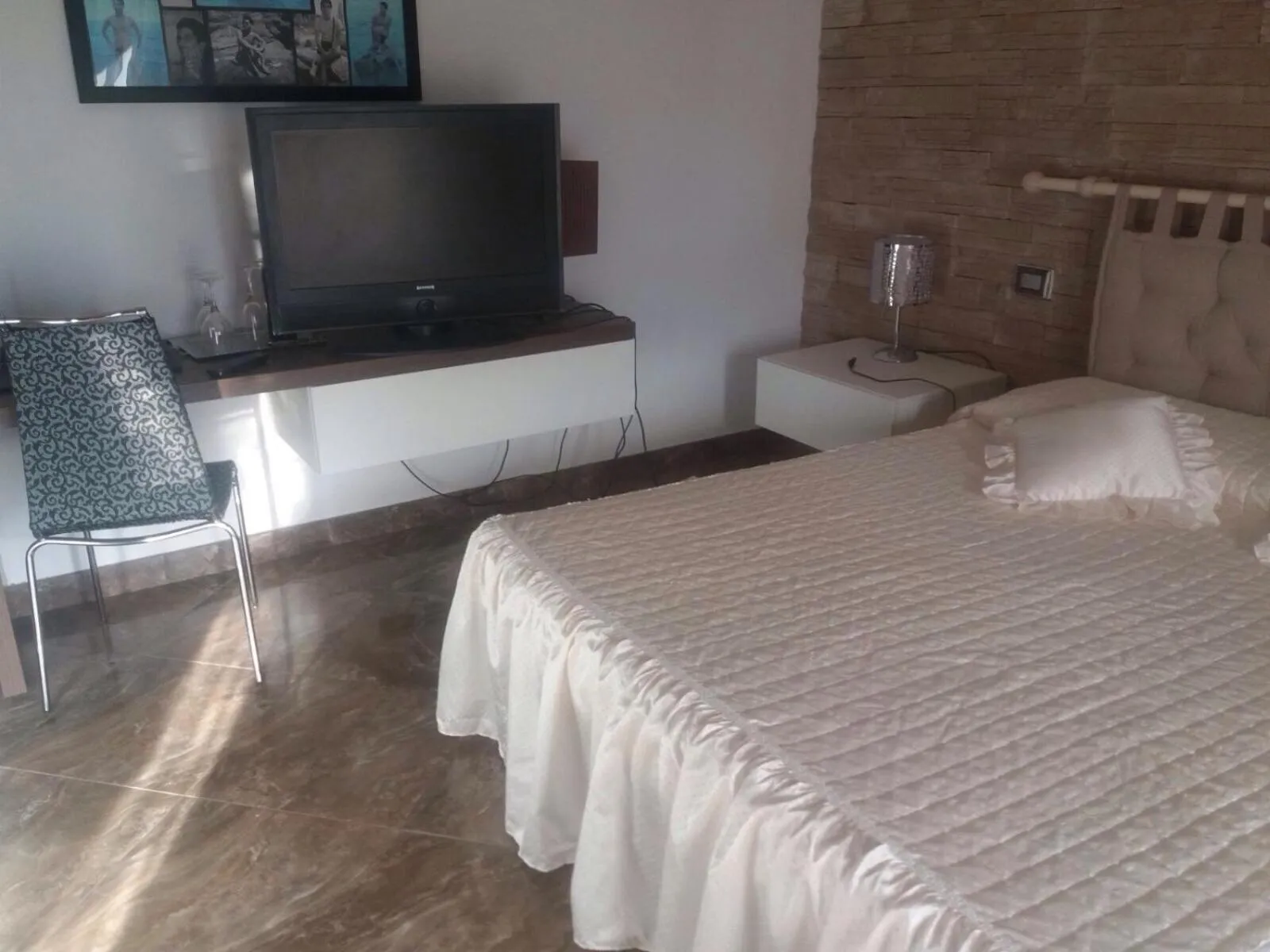 Bedroom, Bed in Tonini House