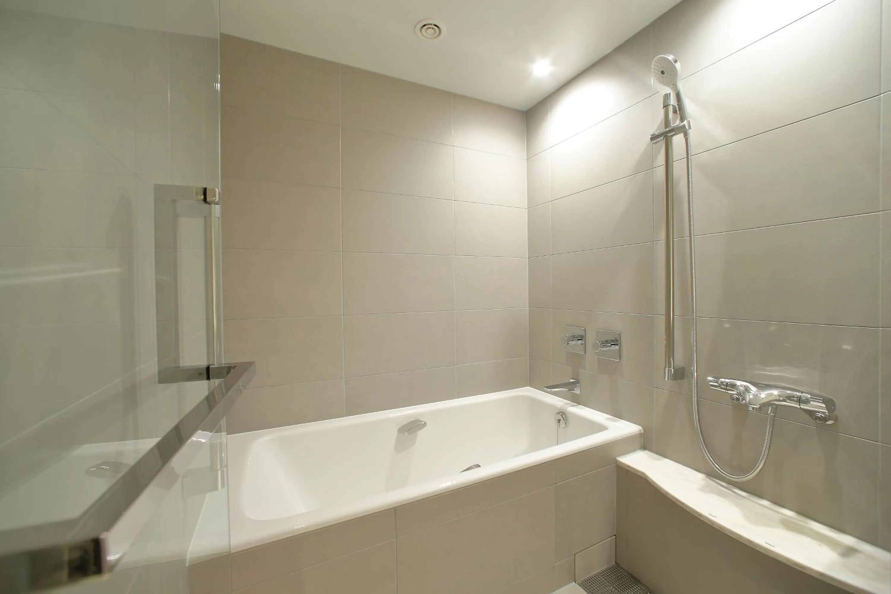 Shower in Miyako Hotel Hakata