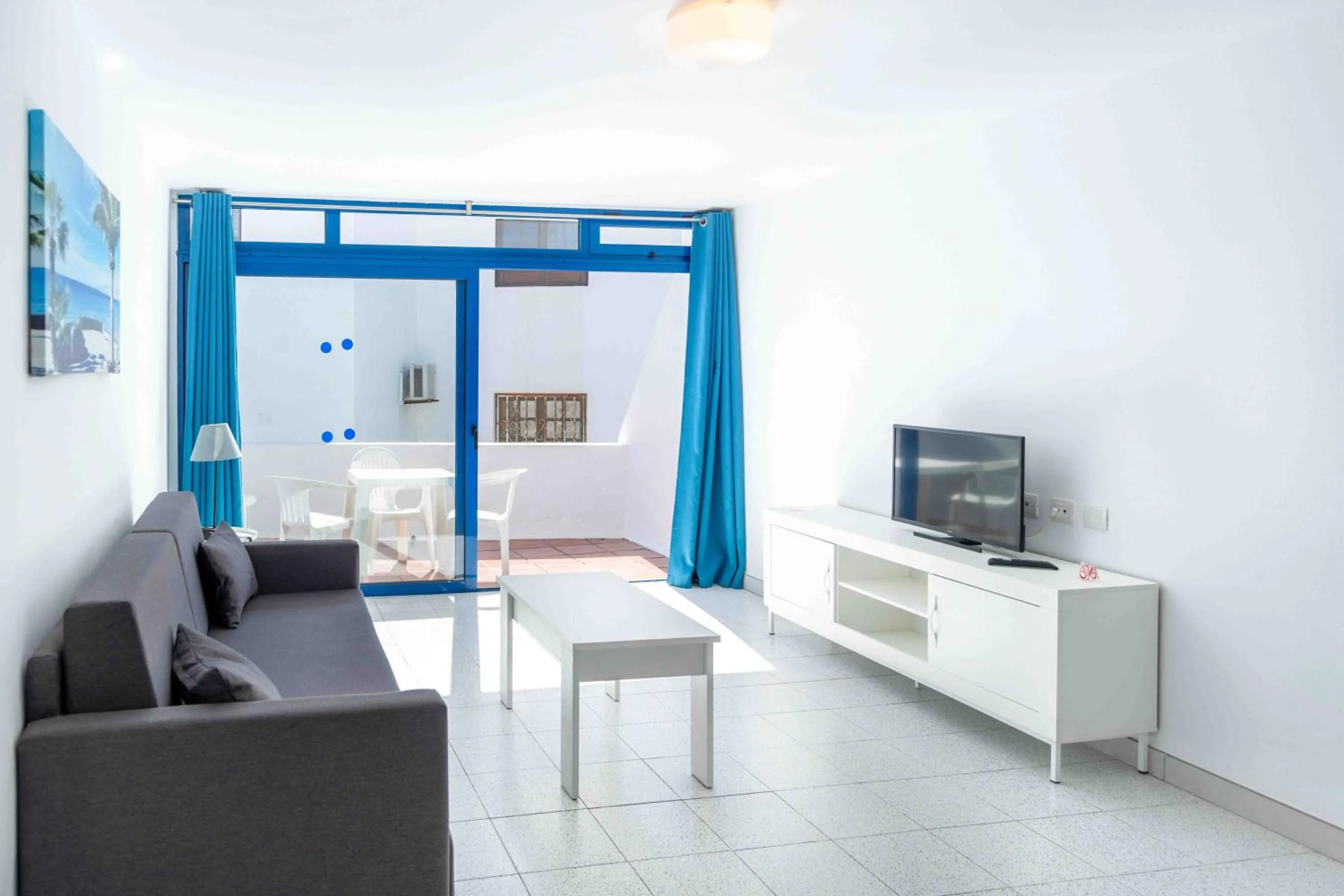 TV and multimedia in Apartamentos Jable Bermudas