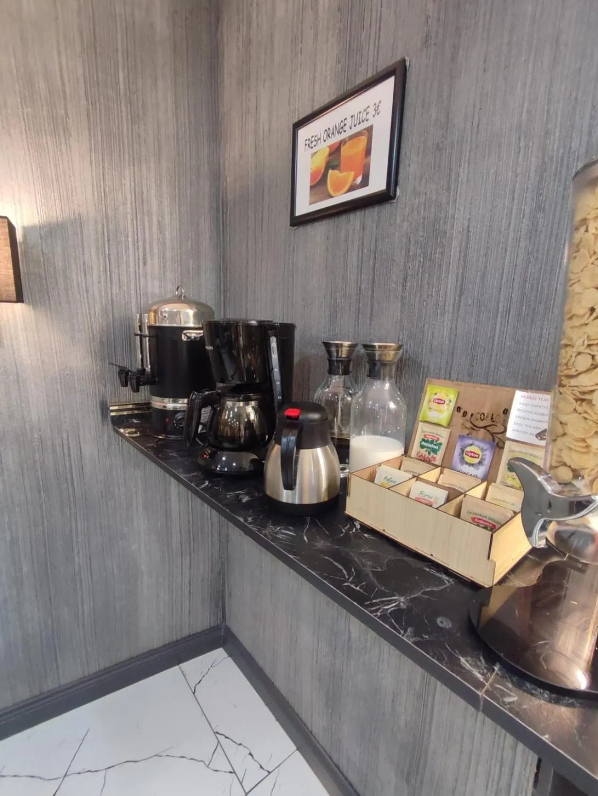 Breakfast in Hotel California