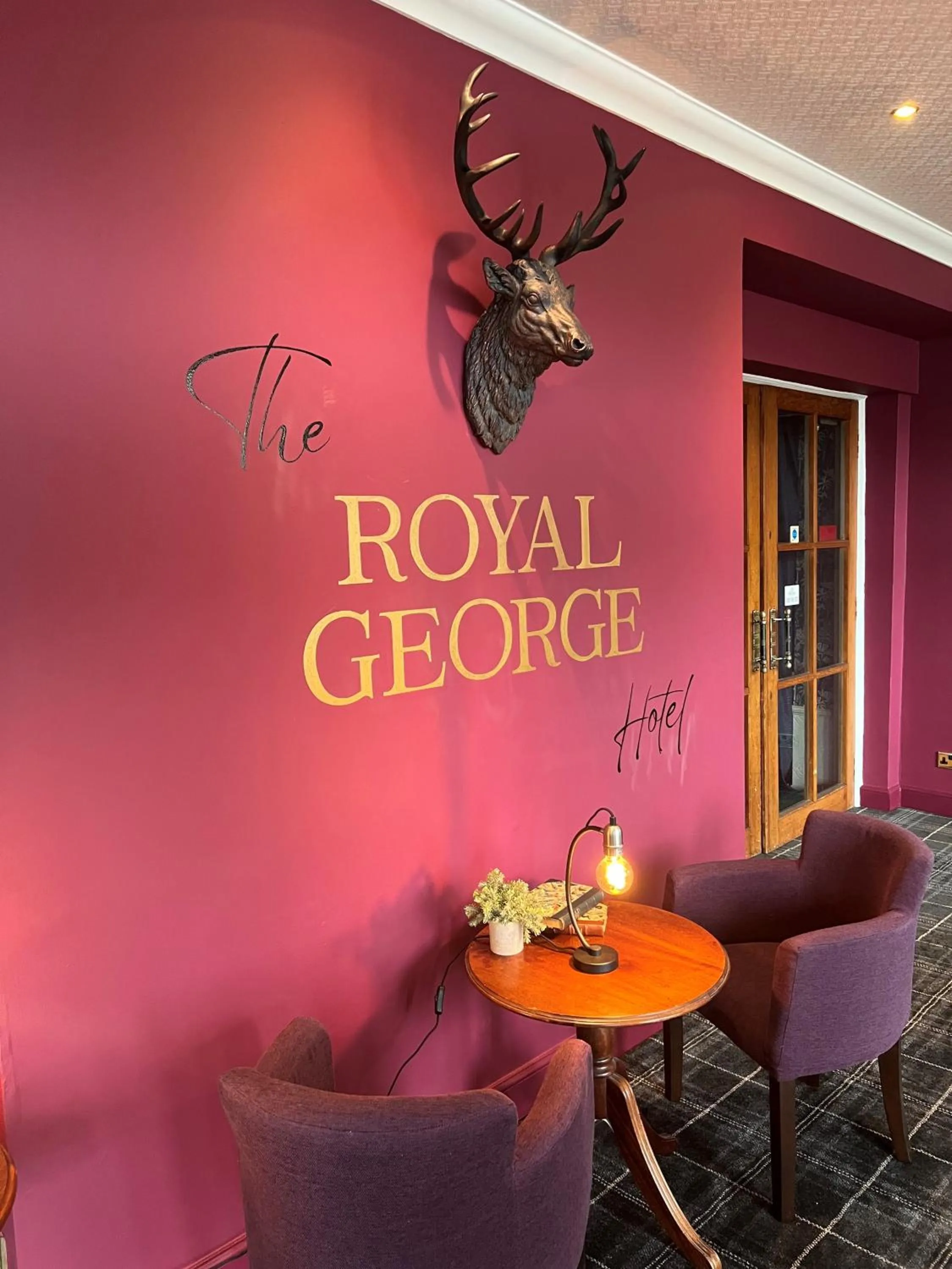Lounge or bar in The Royal George Hotel