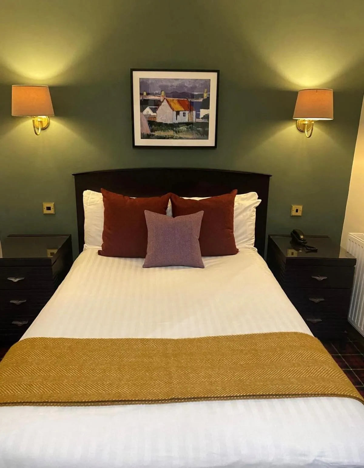 Bed in The Royal George Hotel