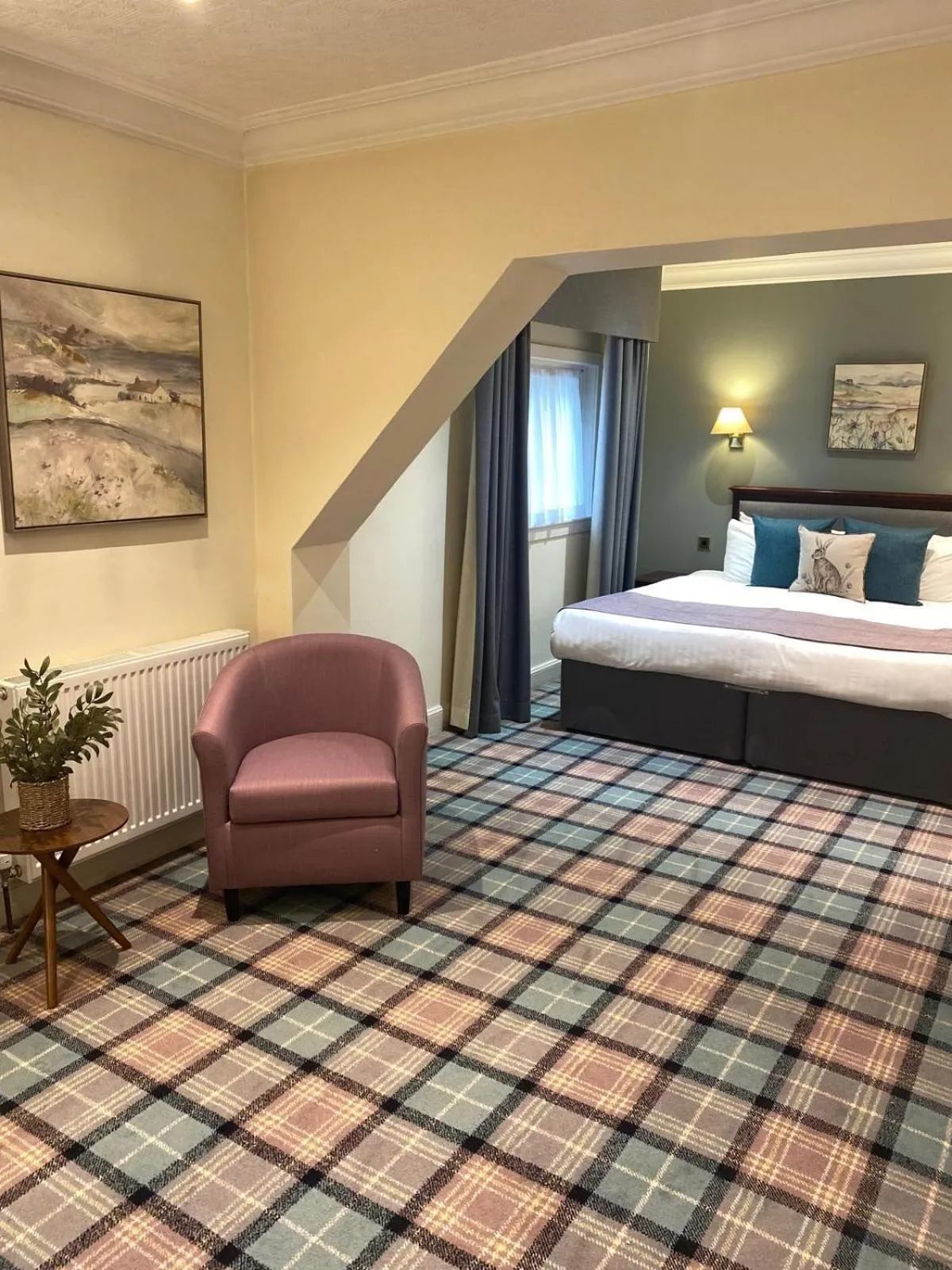 Bed in The Royal George Hotel