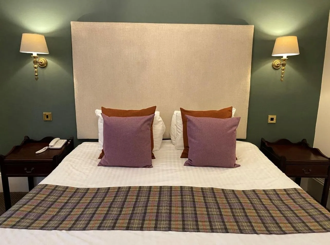 Bed in The Royal George Hotel