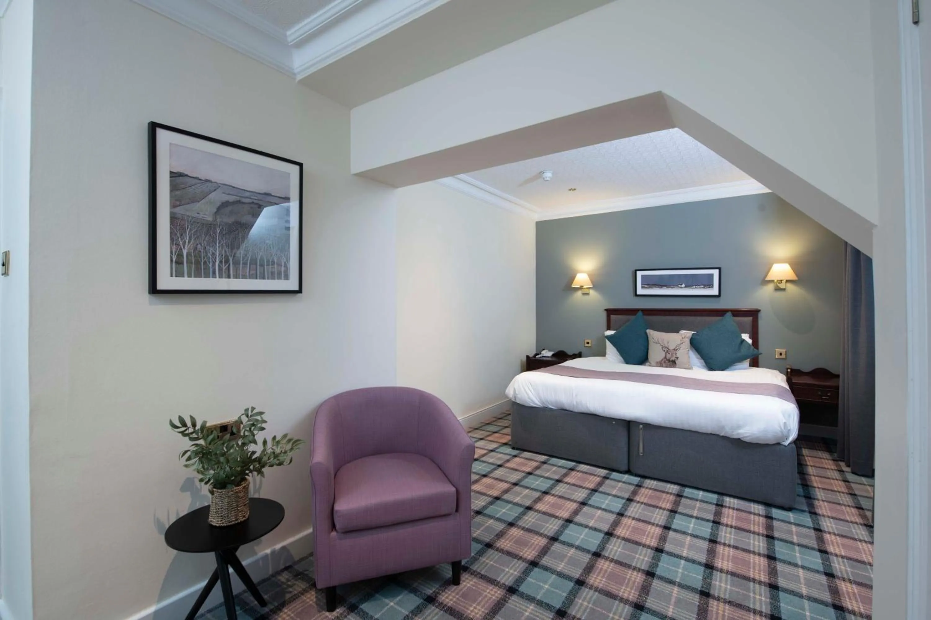 Bed in The Royal George Hotel