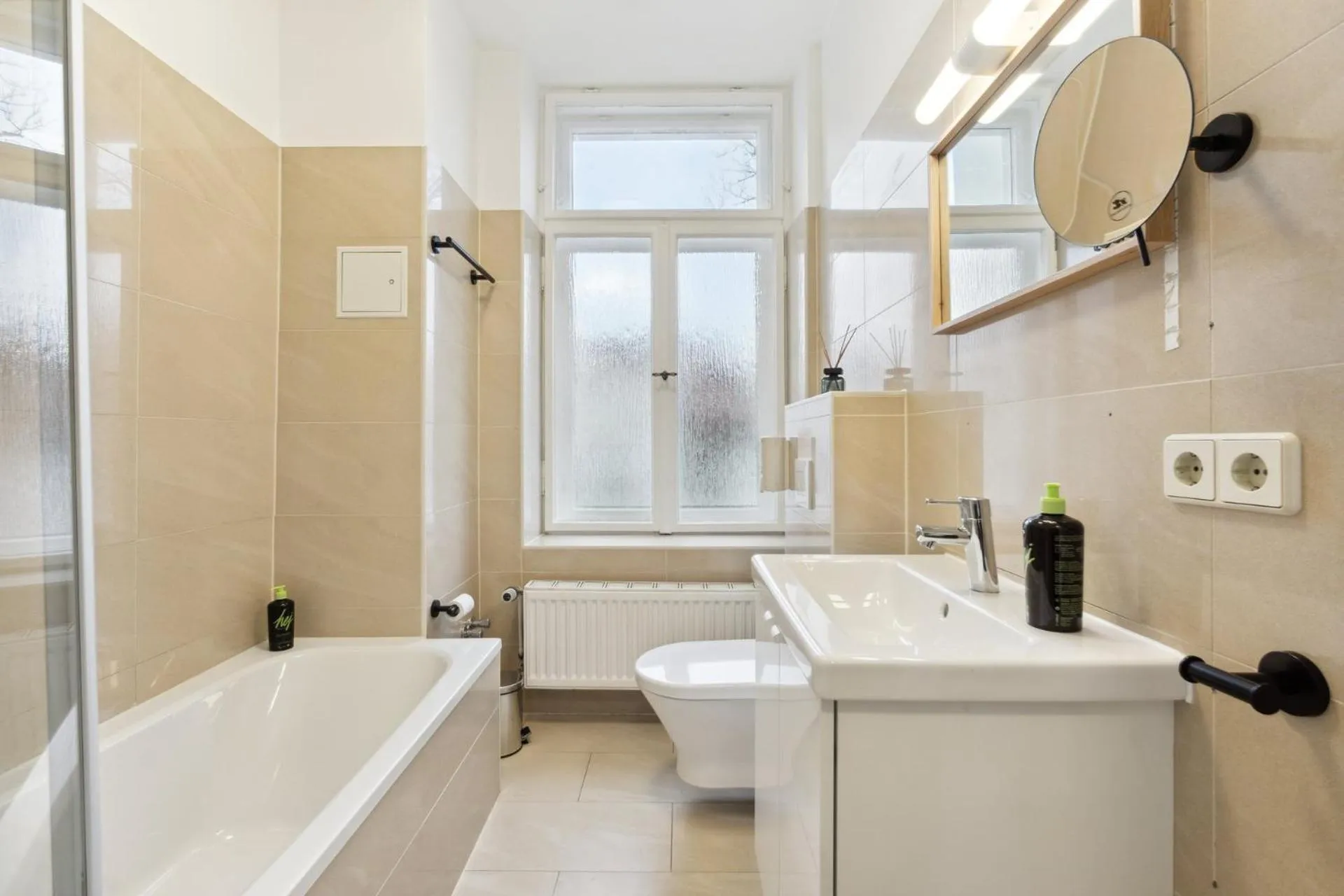 Bathroom in Limehome Dresden Antonstraße