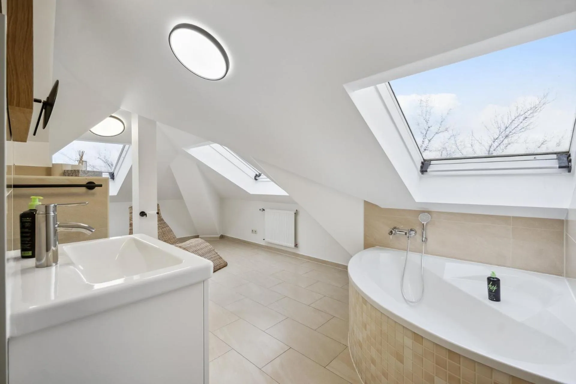 Bath in Limehome Dresden Antonstraße