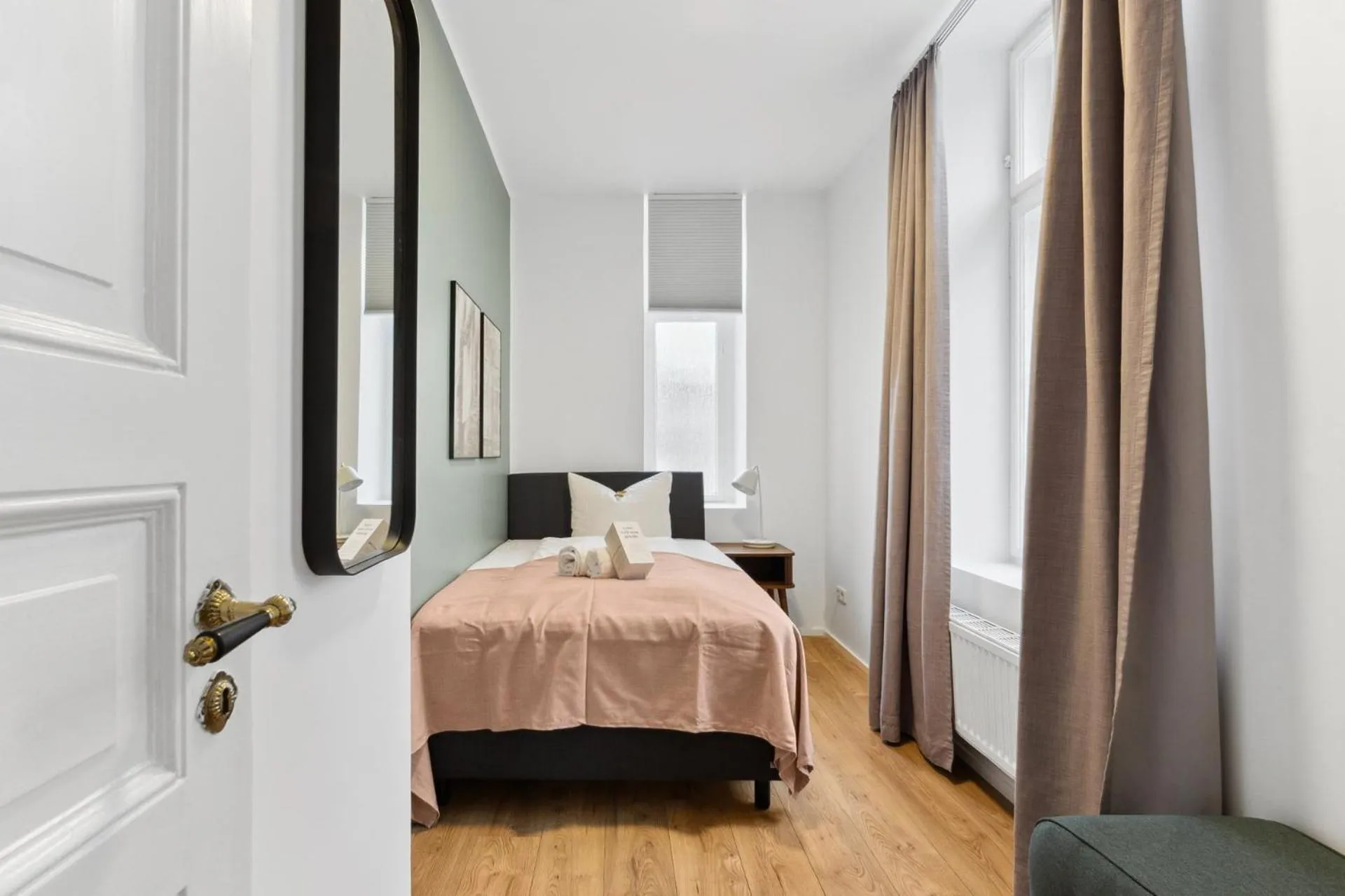 Bed in Limehome Dresden Antonstraße