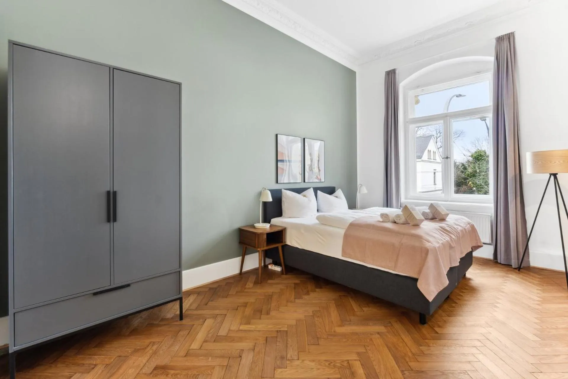 Bed in Limehome Dresden Antonstraße