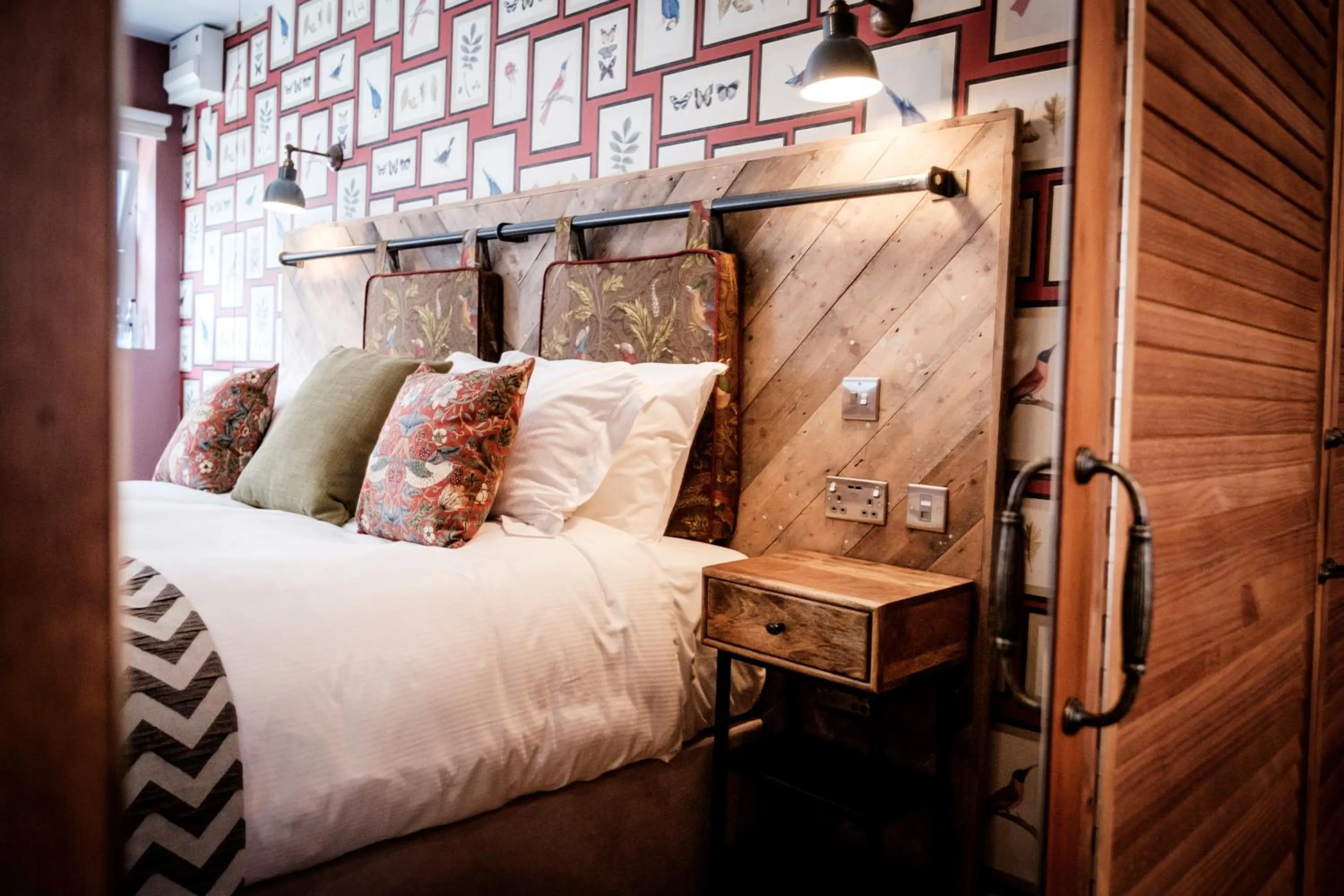 Bed in The Queen's Head