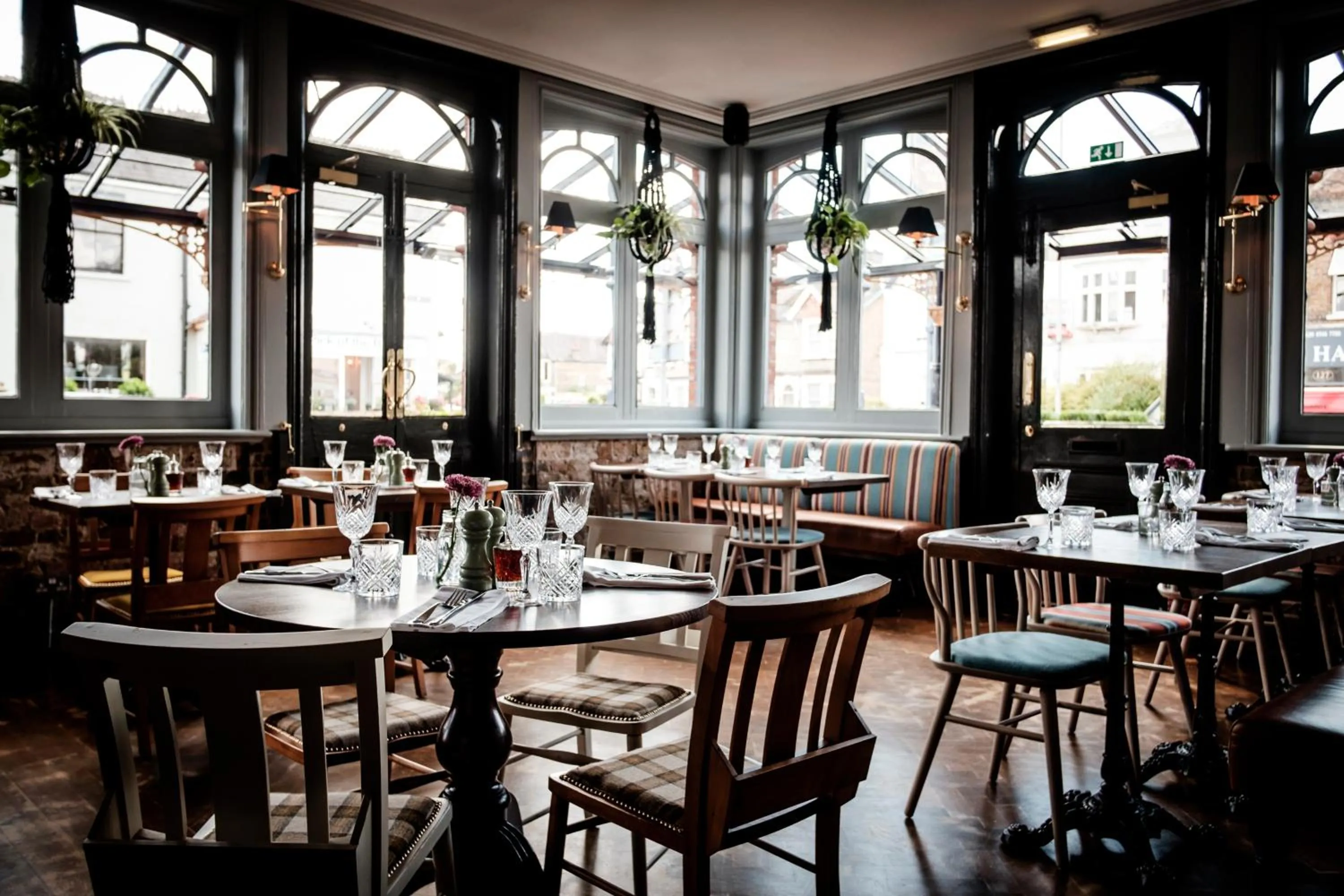 Restaurant/places to eat in The Queen's Head