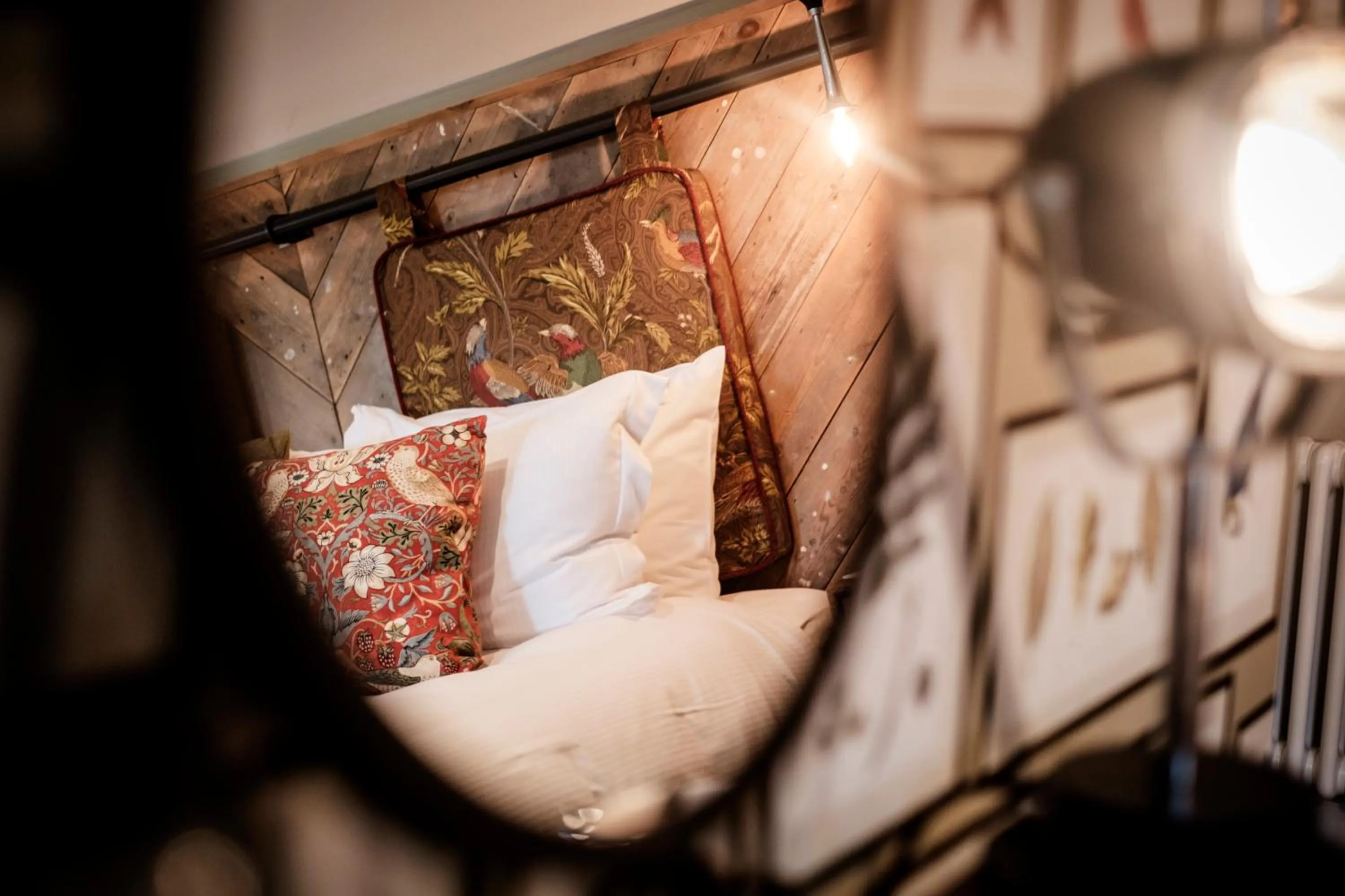 Decorative detail, Bed in The Queen's Head