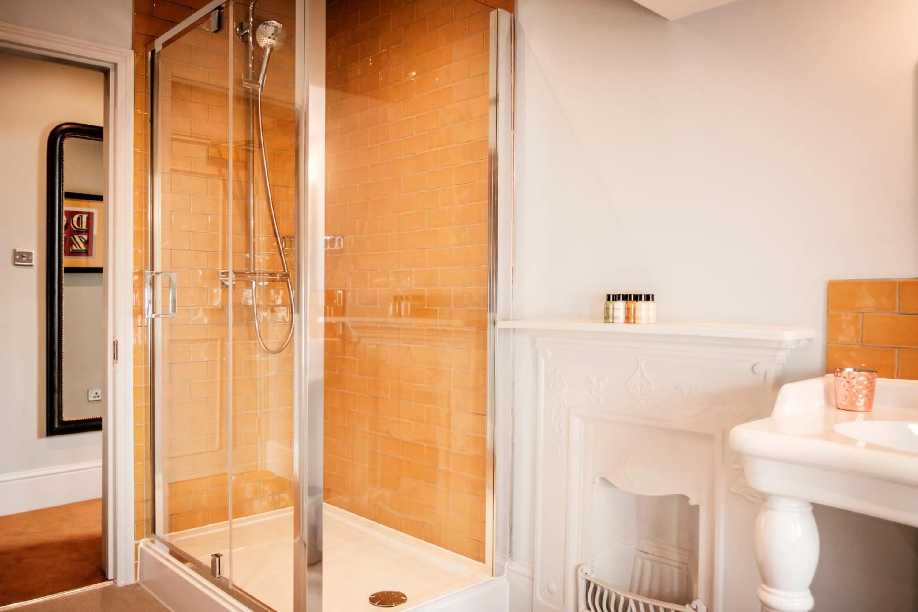 Bathroom in The Queen's Head