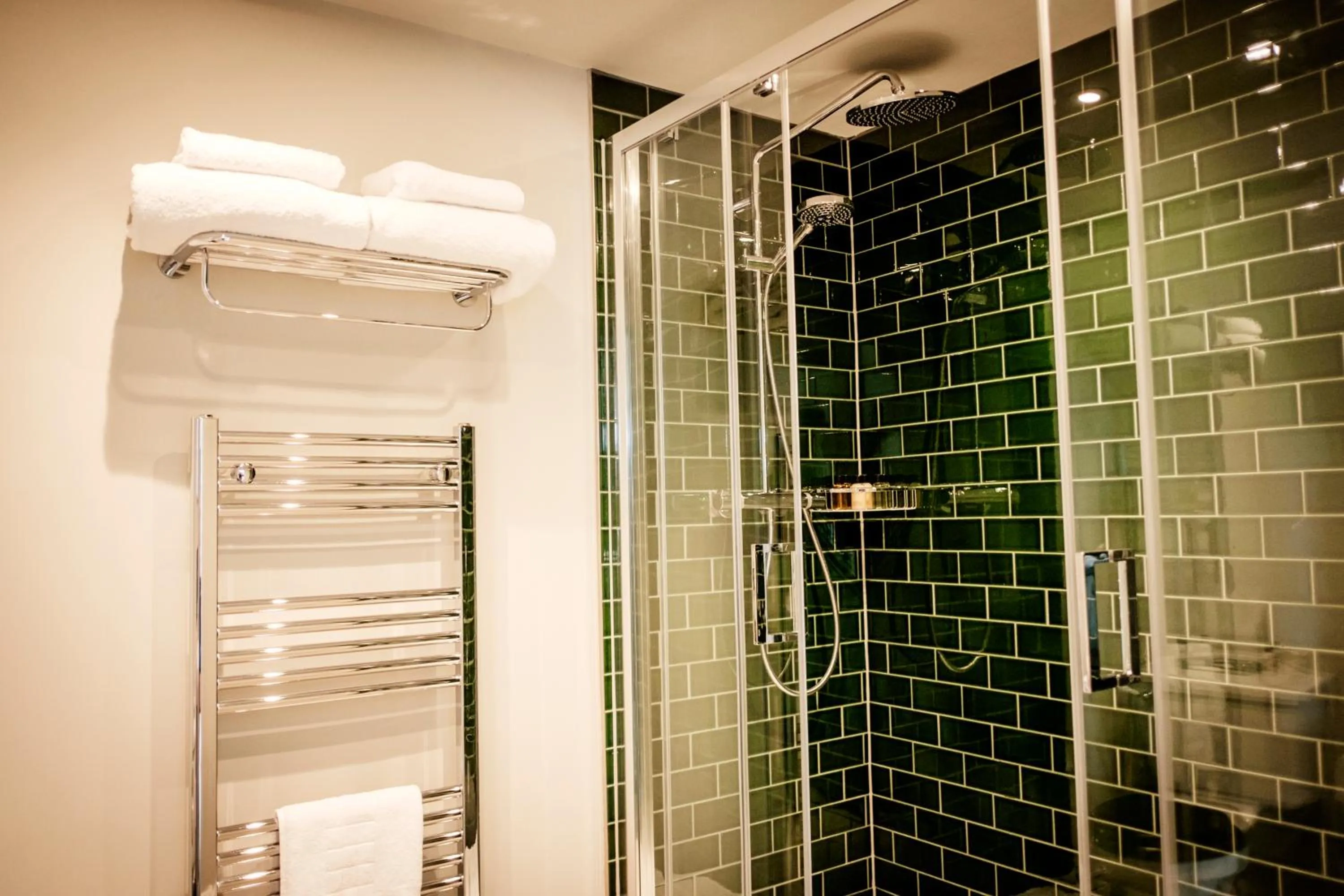 Bathroom in The Queen's Head