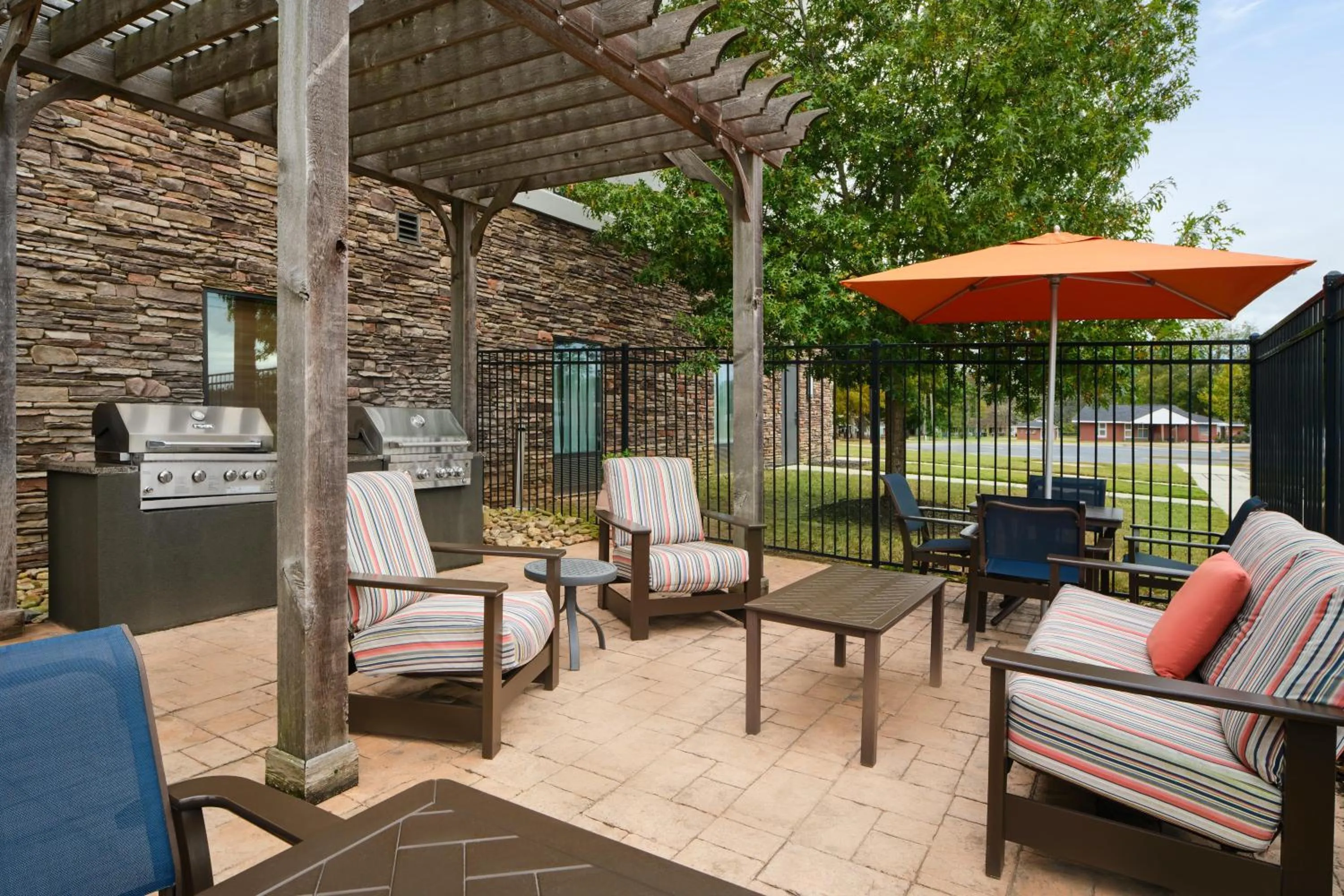 Patio in Hampton Inn Waynesboro