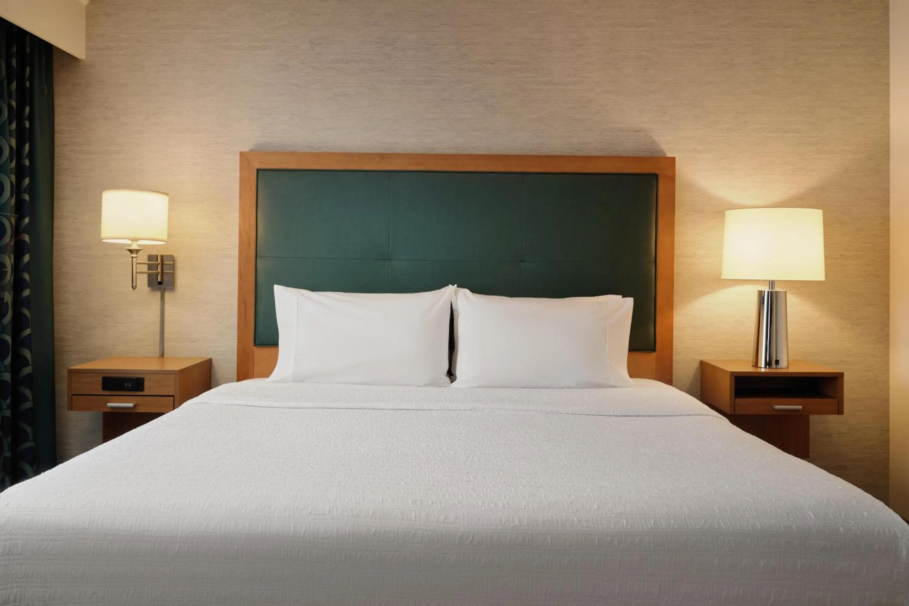 Bed in Hampton Inn Waynesboro