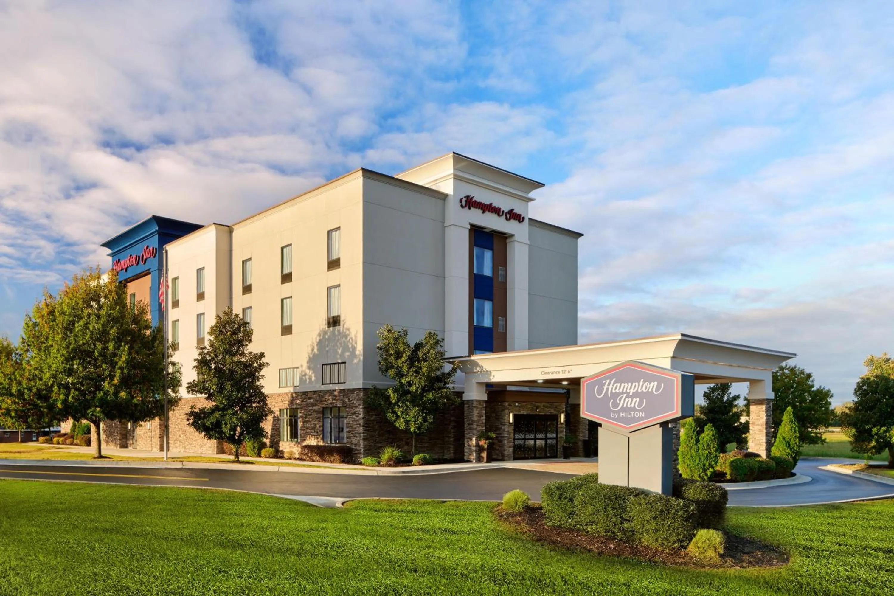 Property building in Hampton Inn Waynesboro