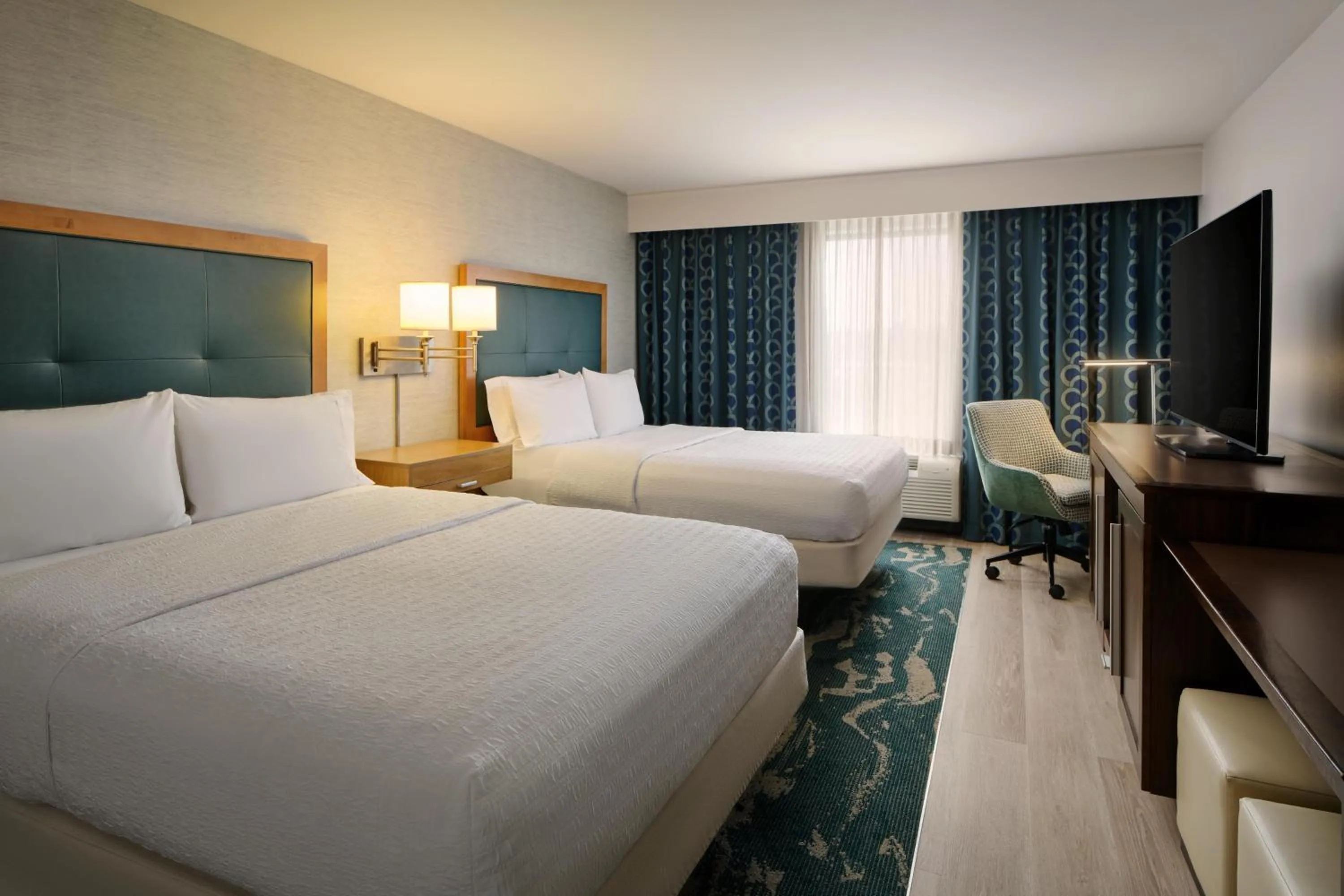 Bed in Hampton Inn Waynesboro